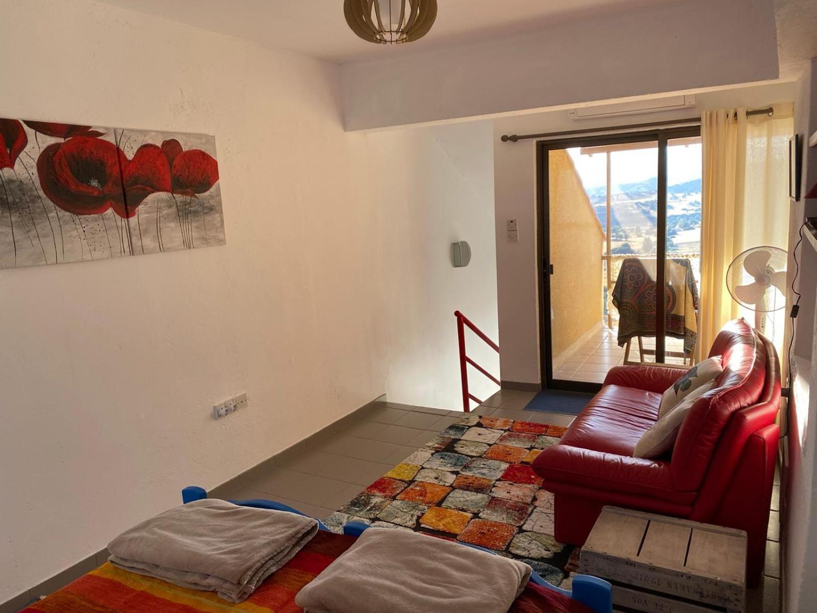 One-Bedroom House photo 1