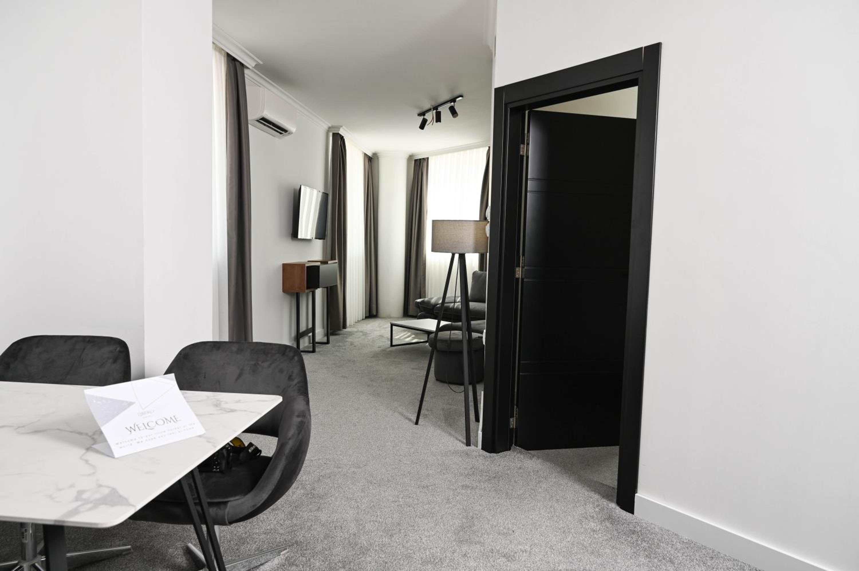 Deluxe Apartment