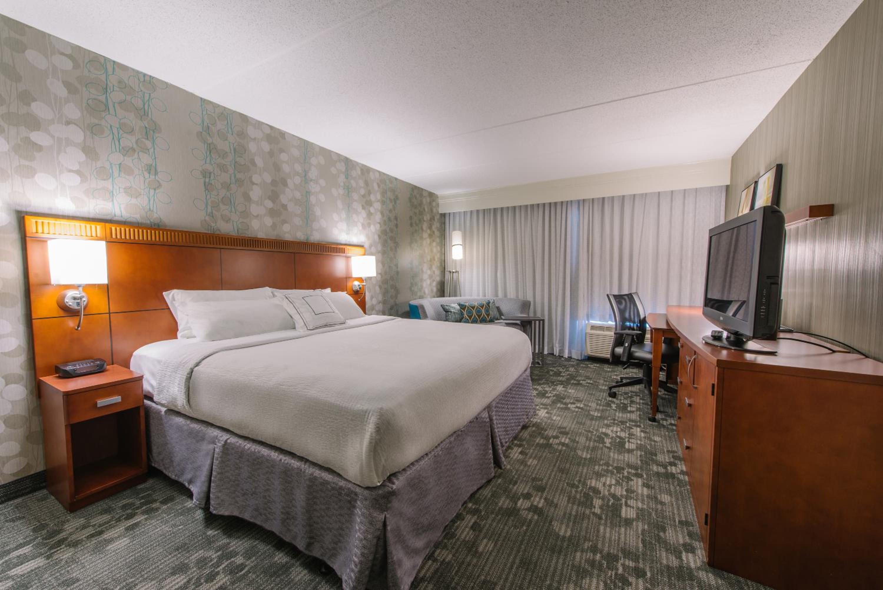 King Room with Sofa Bed - Hearing Accessible - Photo 1