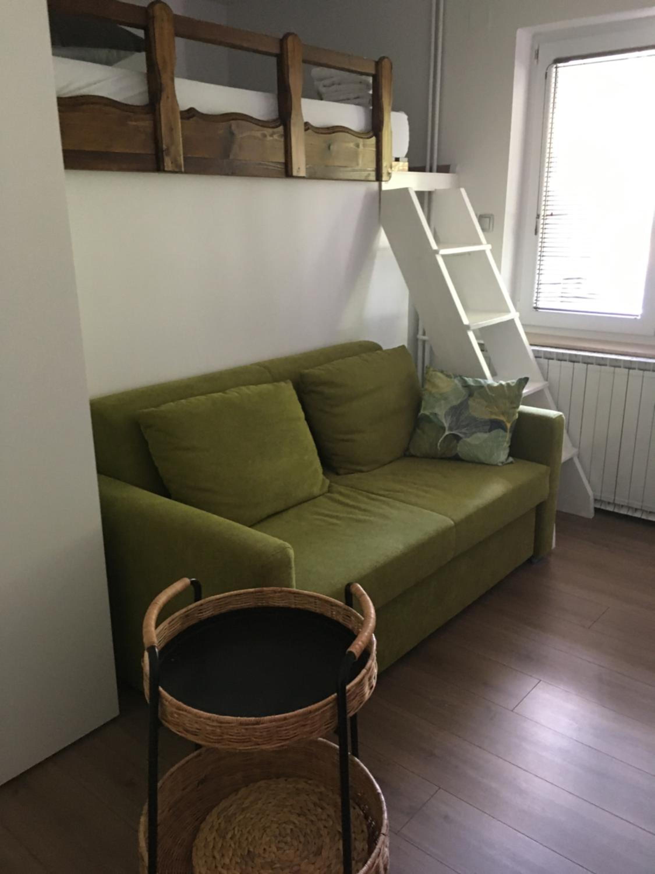 Studio Apartment with Balcony - Photo 3