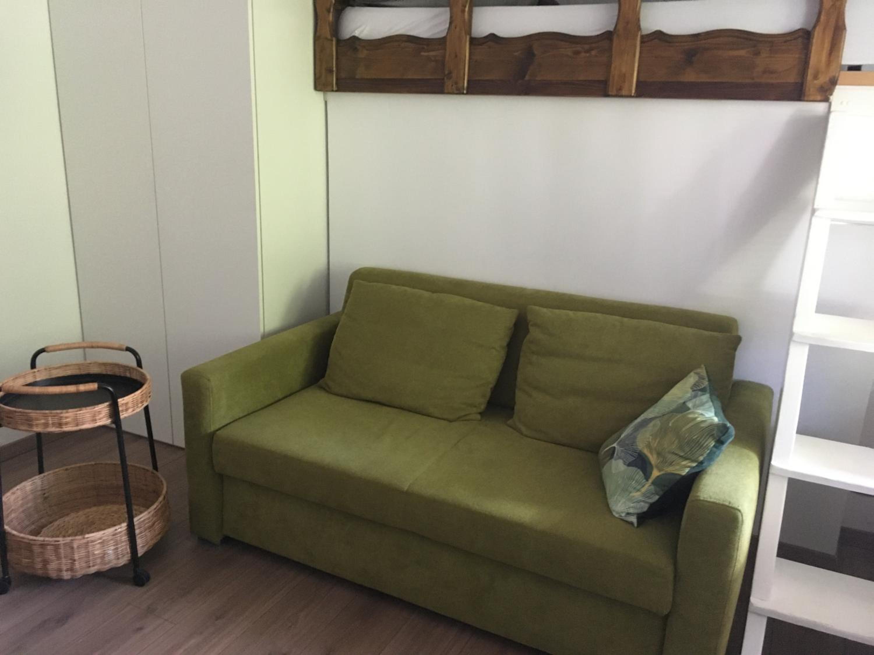 Studio Apartment with Balcony - Photo 4