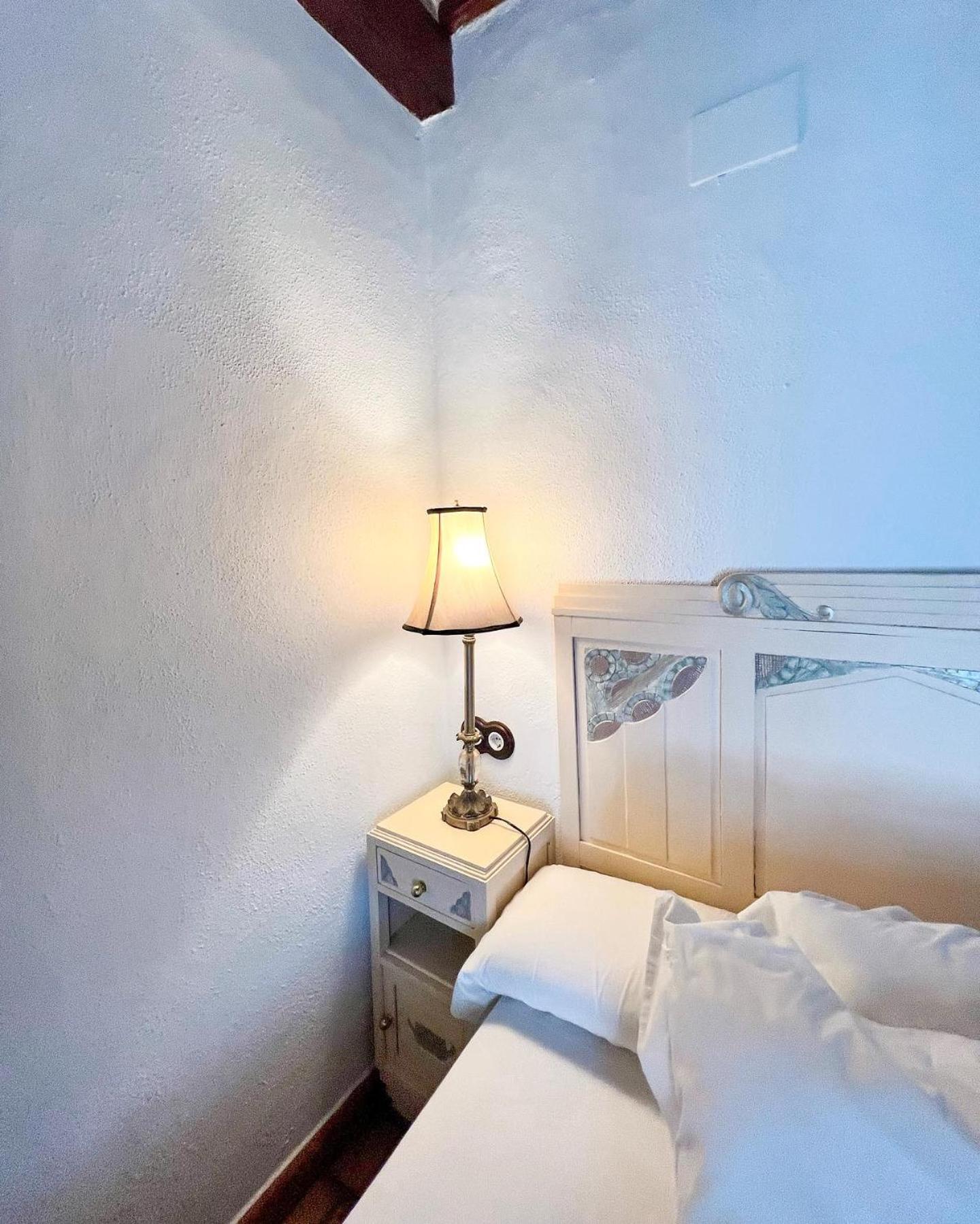 Deluxe Double Room with Bath - Photo 22