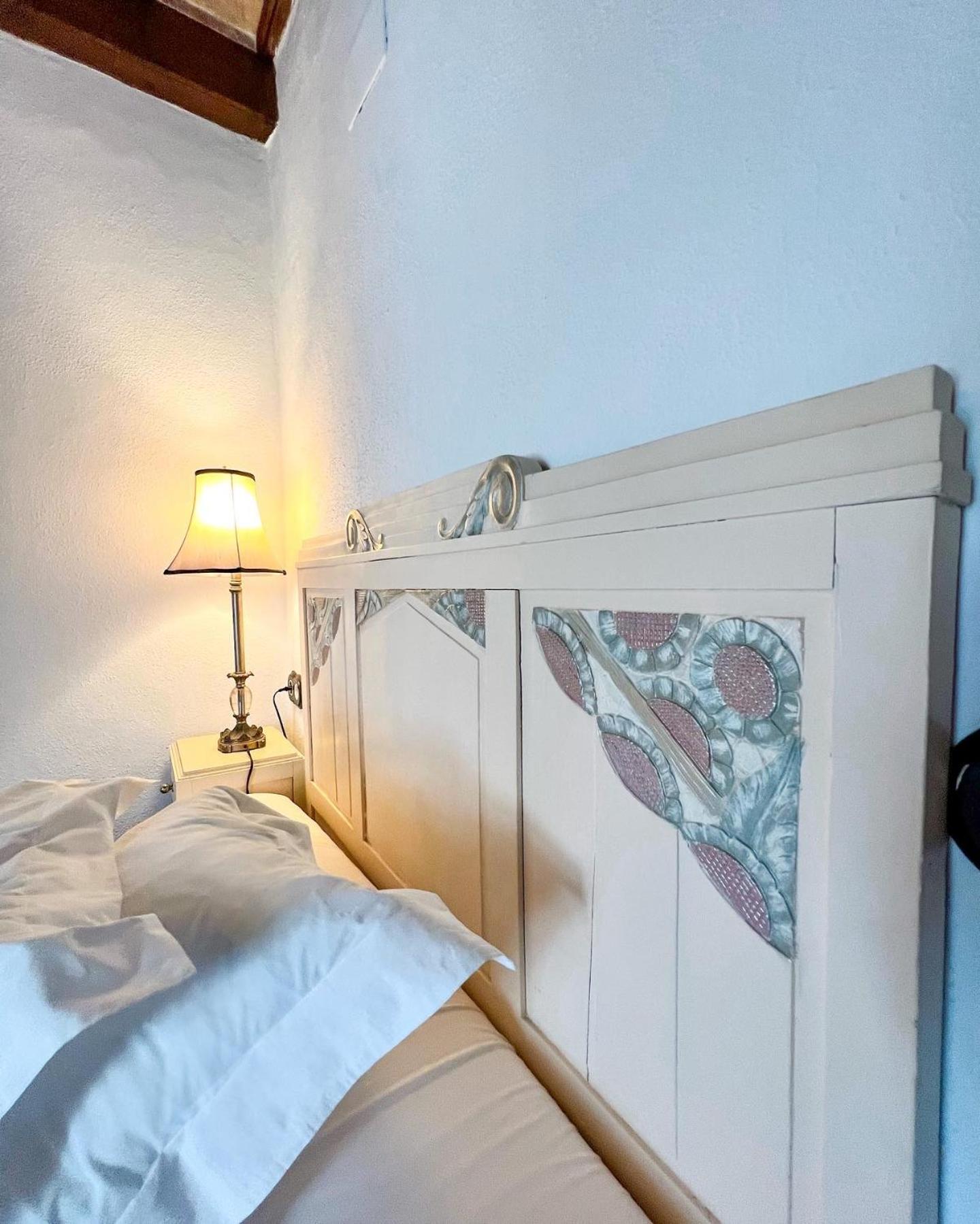 Deluxe Double Room with Bath - Photo 5
