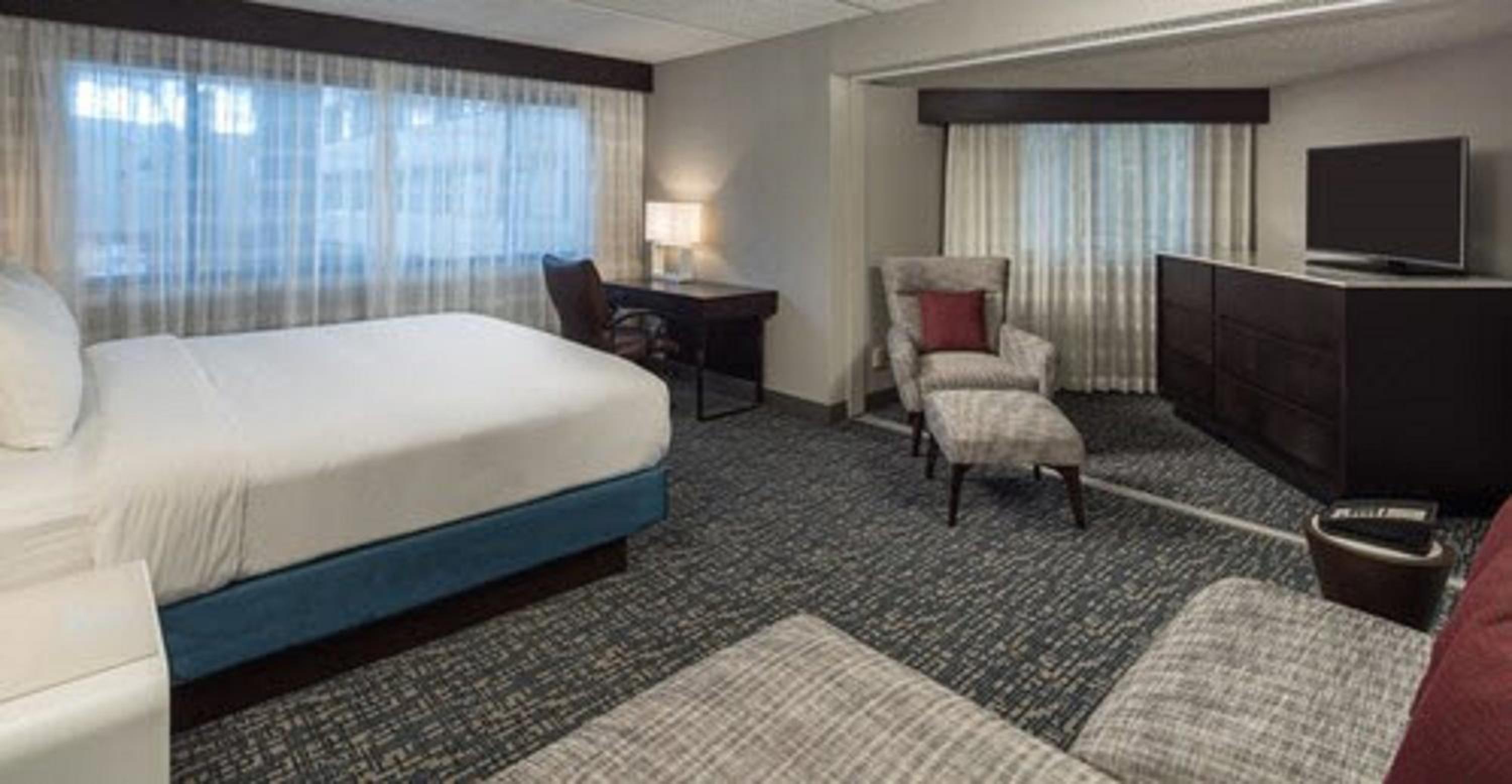 Deluxe King Room - Photo 4
