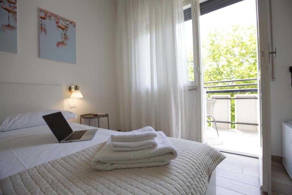 Queen Room with Balcony photo 2