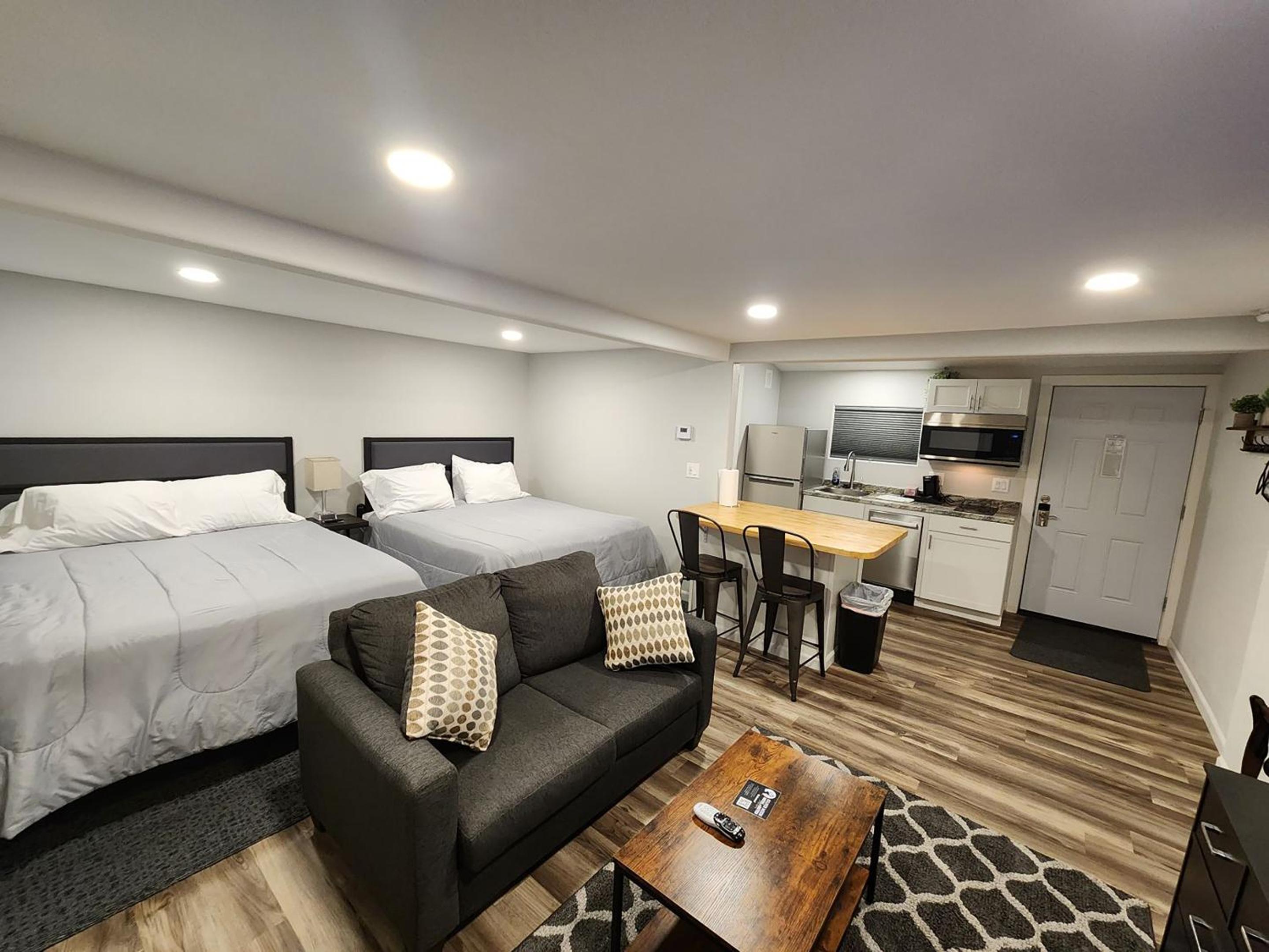 Deluxe Double Kitchenette - Photo 3