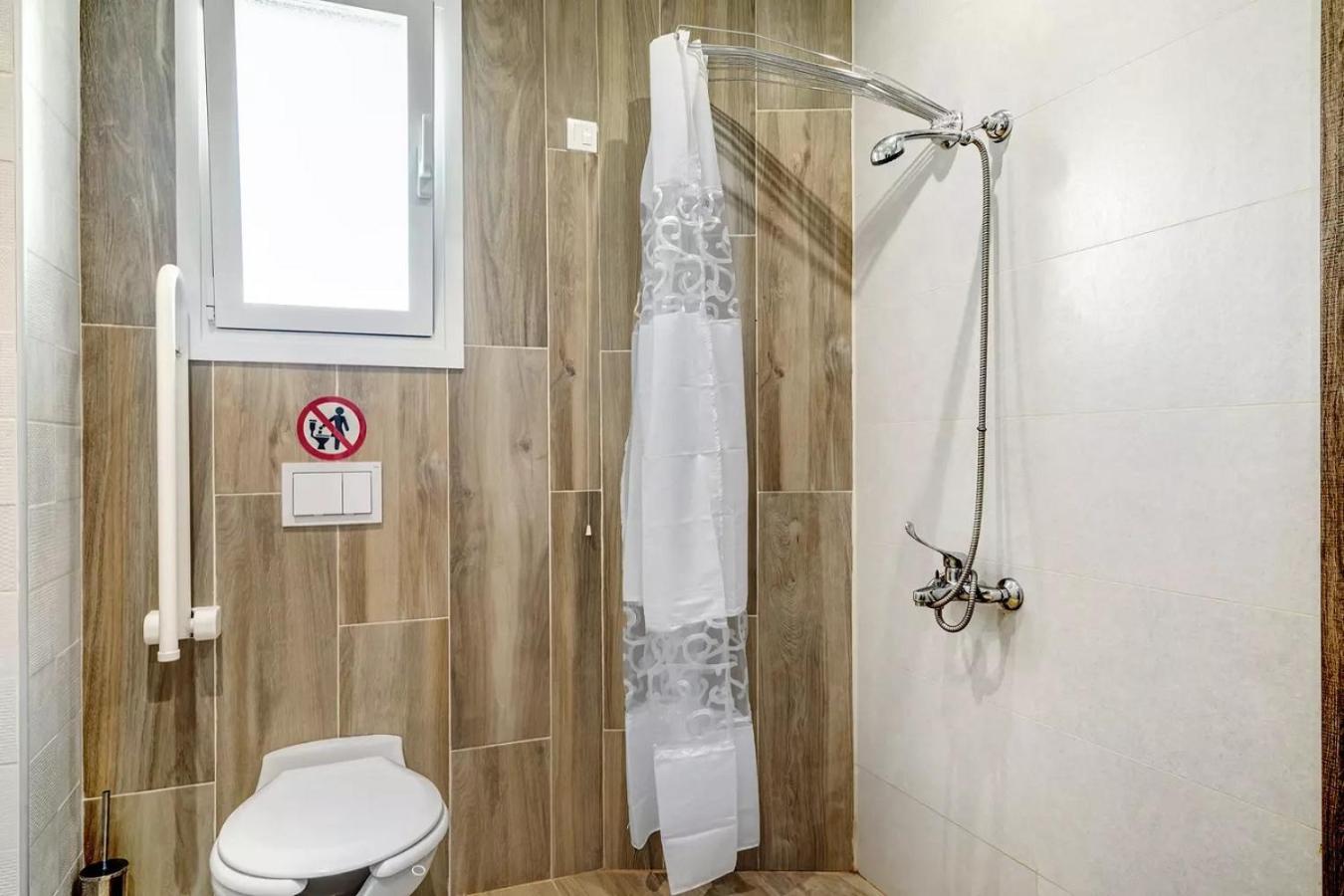 King Room - Disability Access - Photo 3