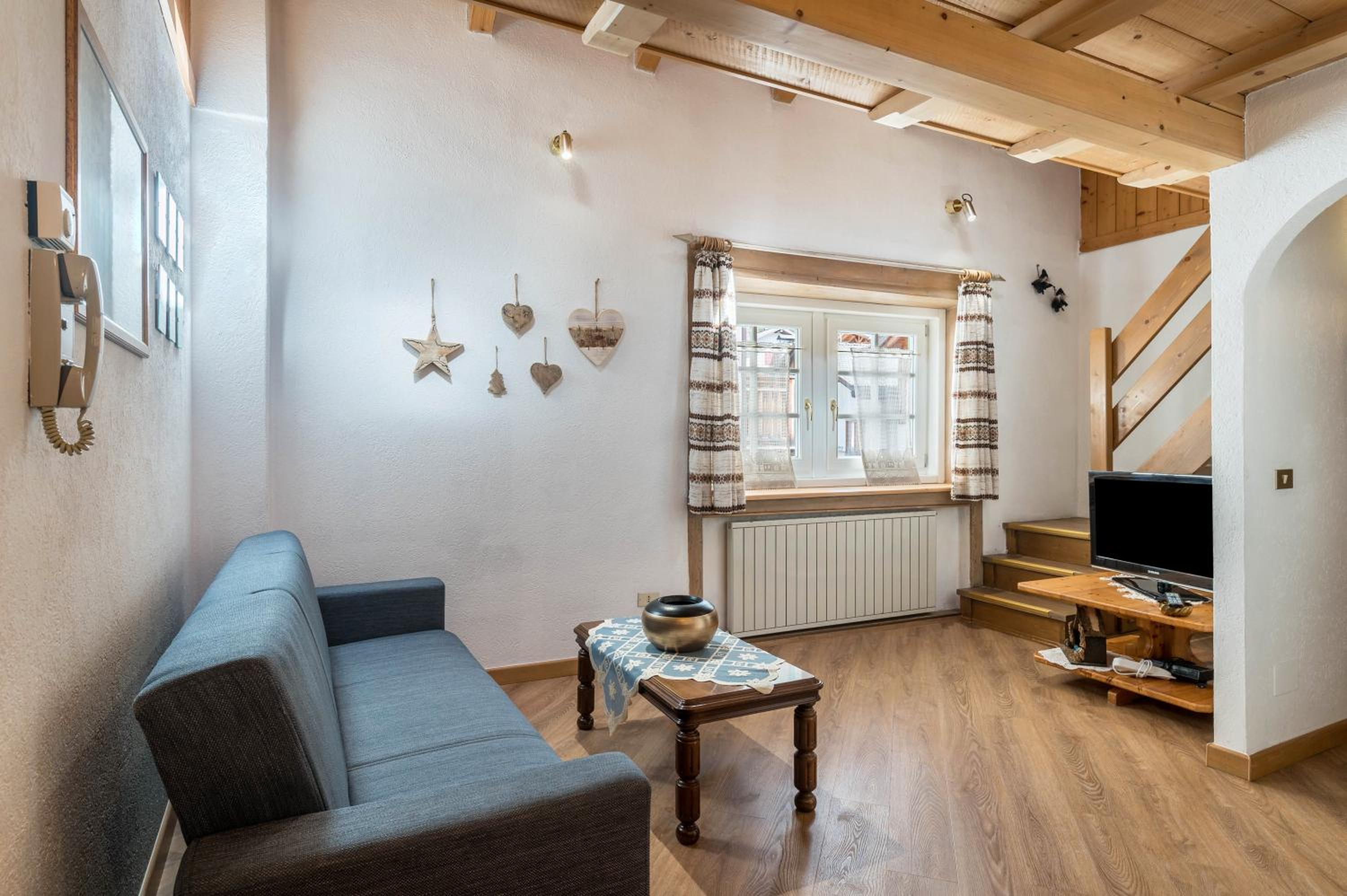 Three-Bedroom Apartment with Mountain View