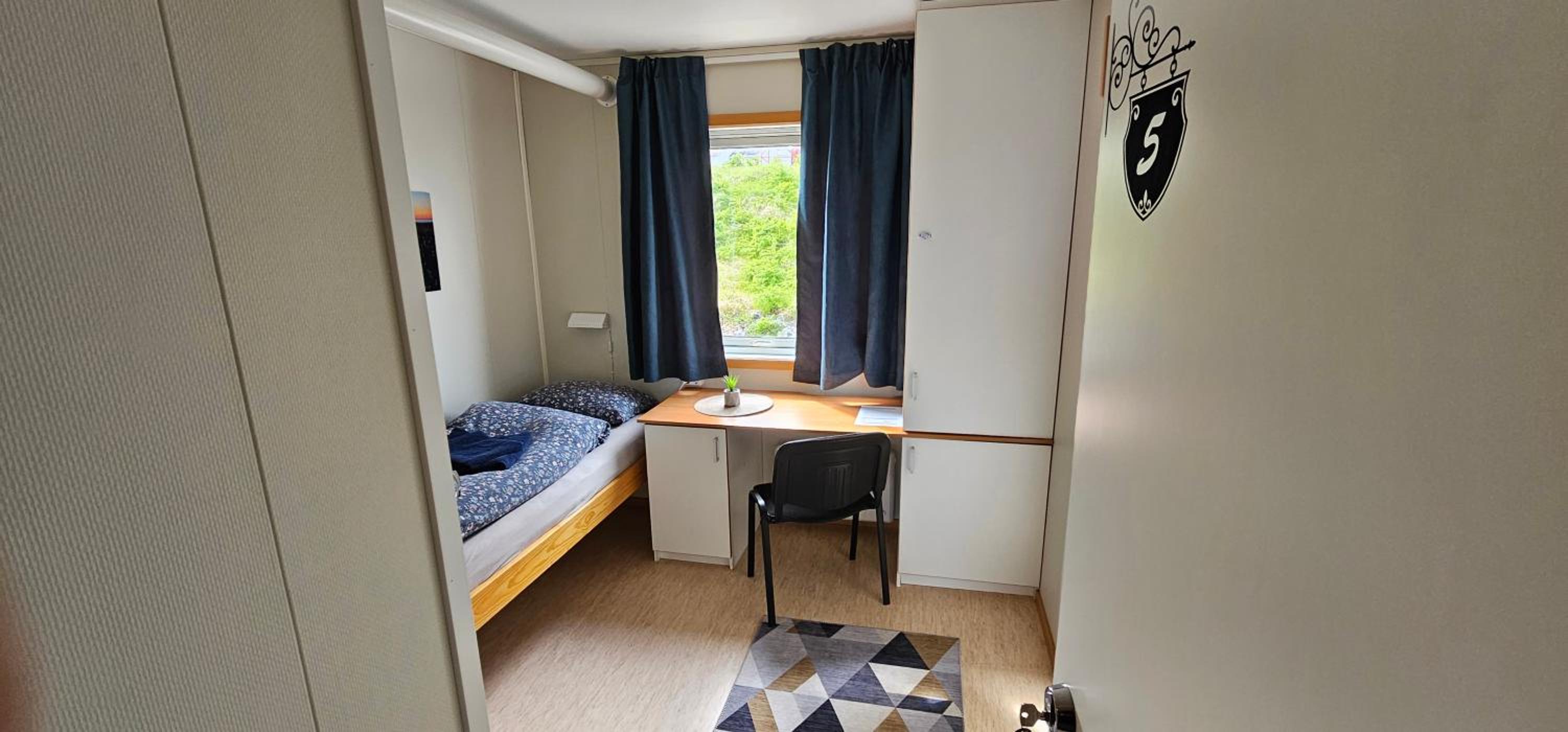 Single Room with Private Bathroom photo 1