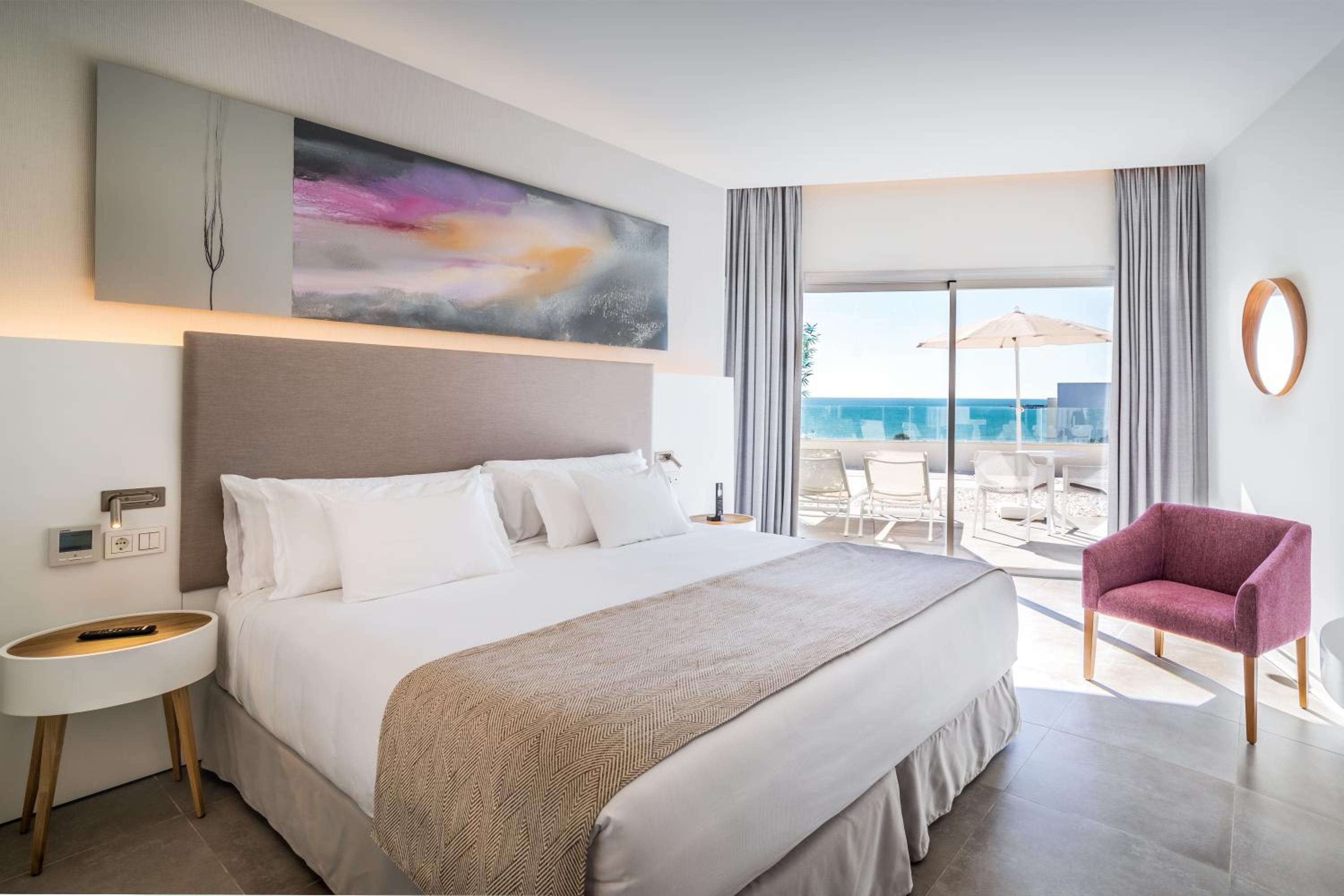 Deluxe Double Room With Side Sea View photo 2