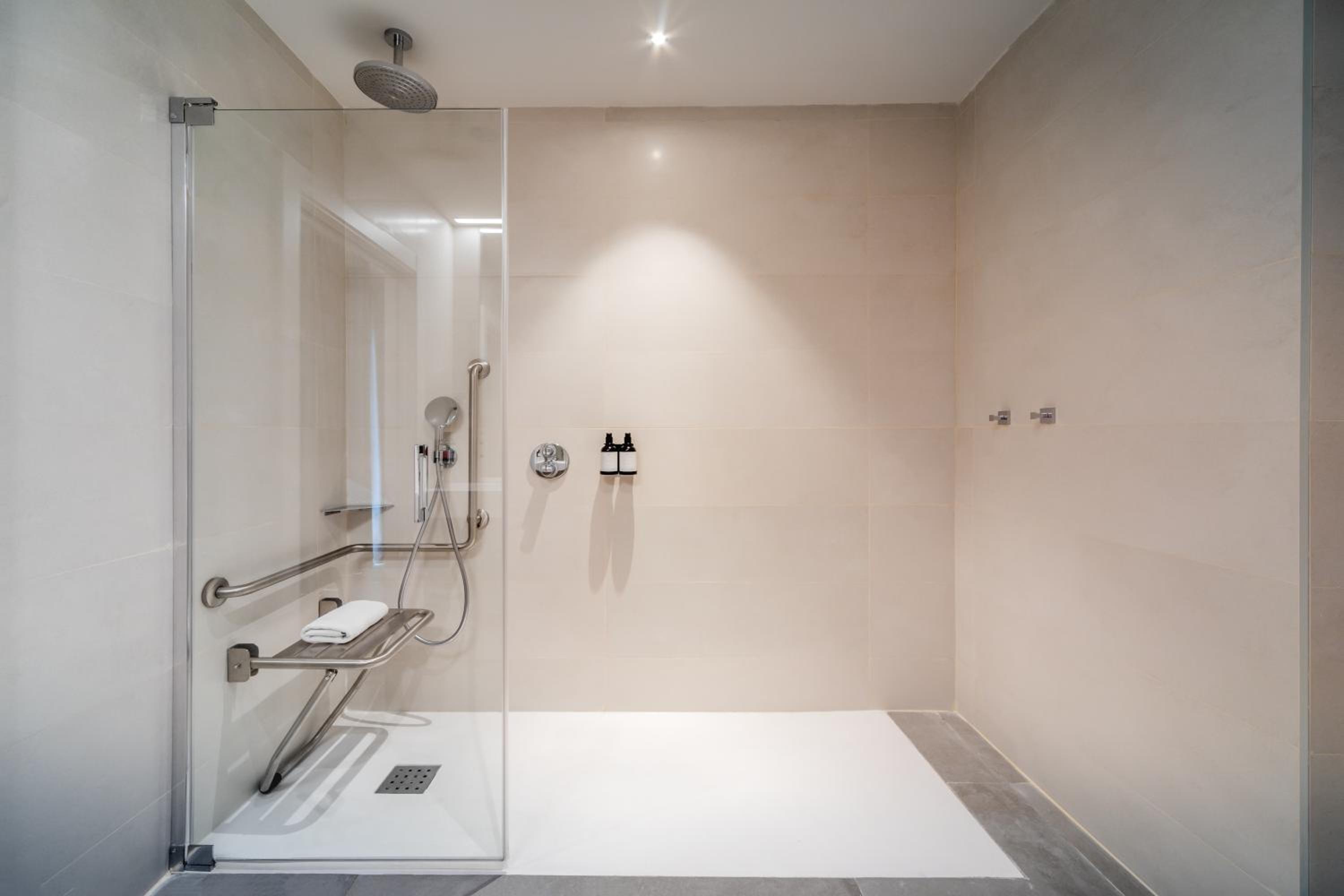 Double Room - Disability Access photo 3