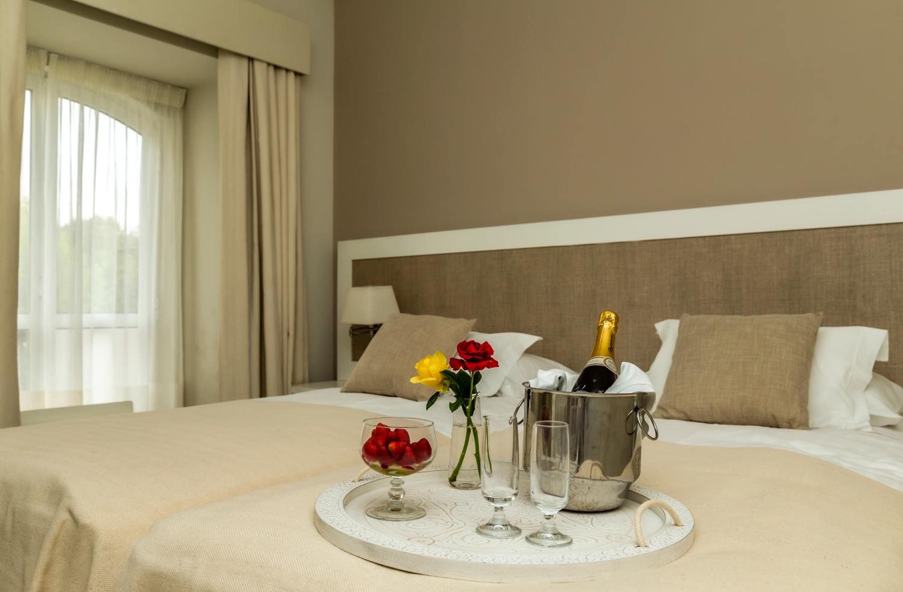 Twin Room with Balcony - Photo 1