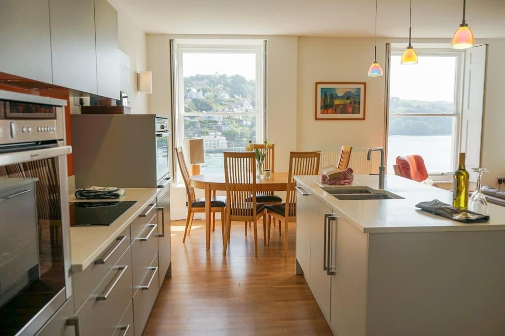 Three-Bedroom Apartment photo 2