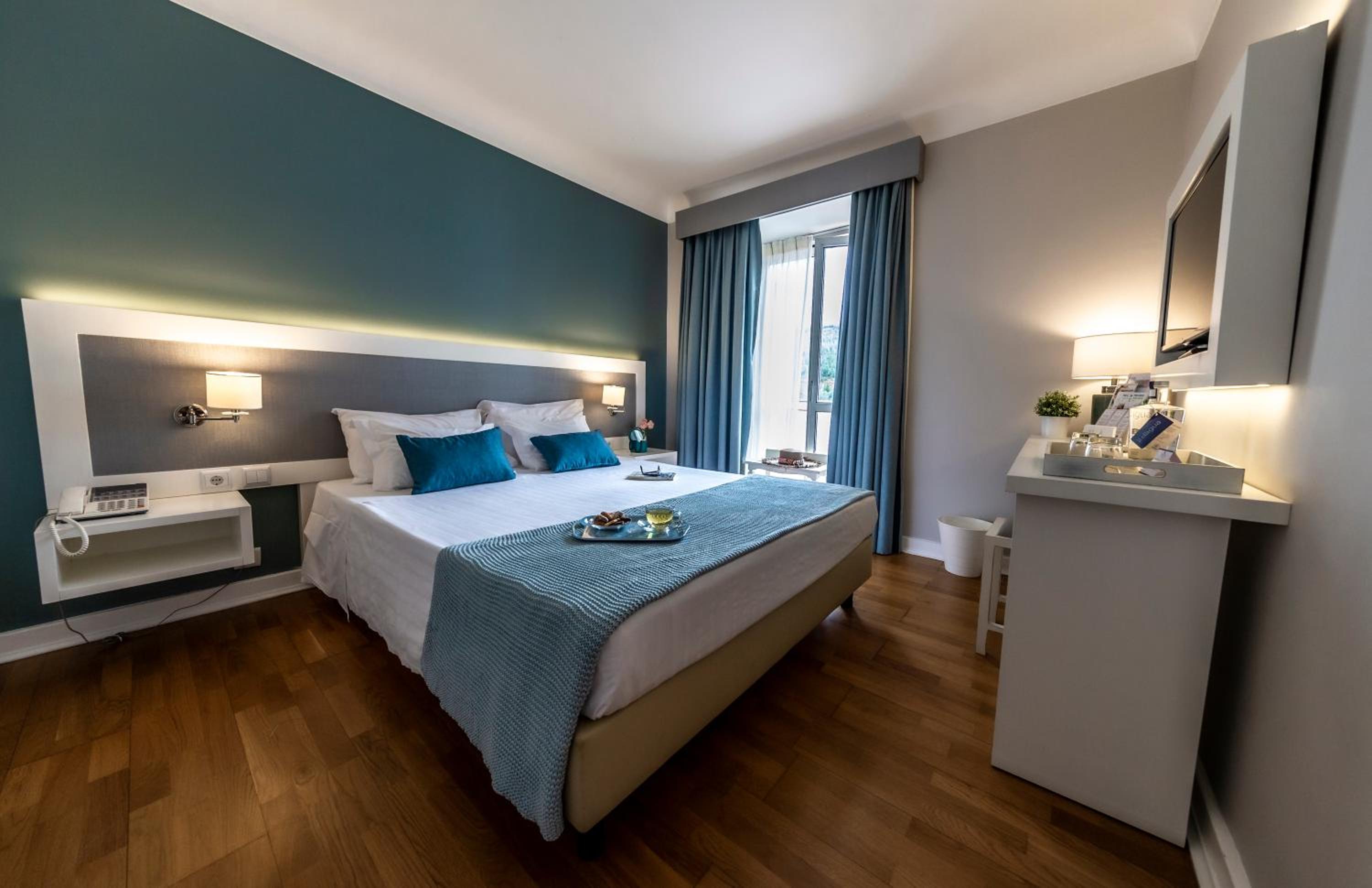 Double Room with Balcony - Photo 6
