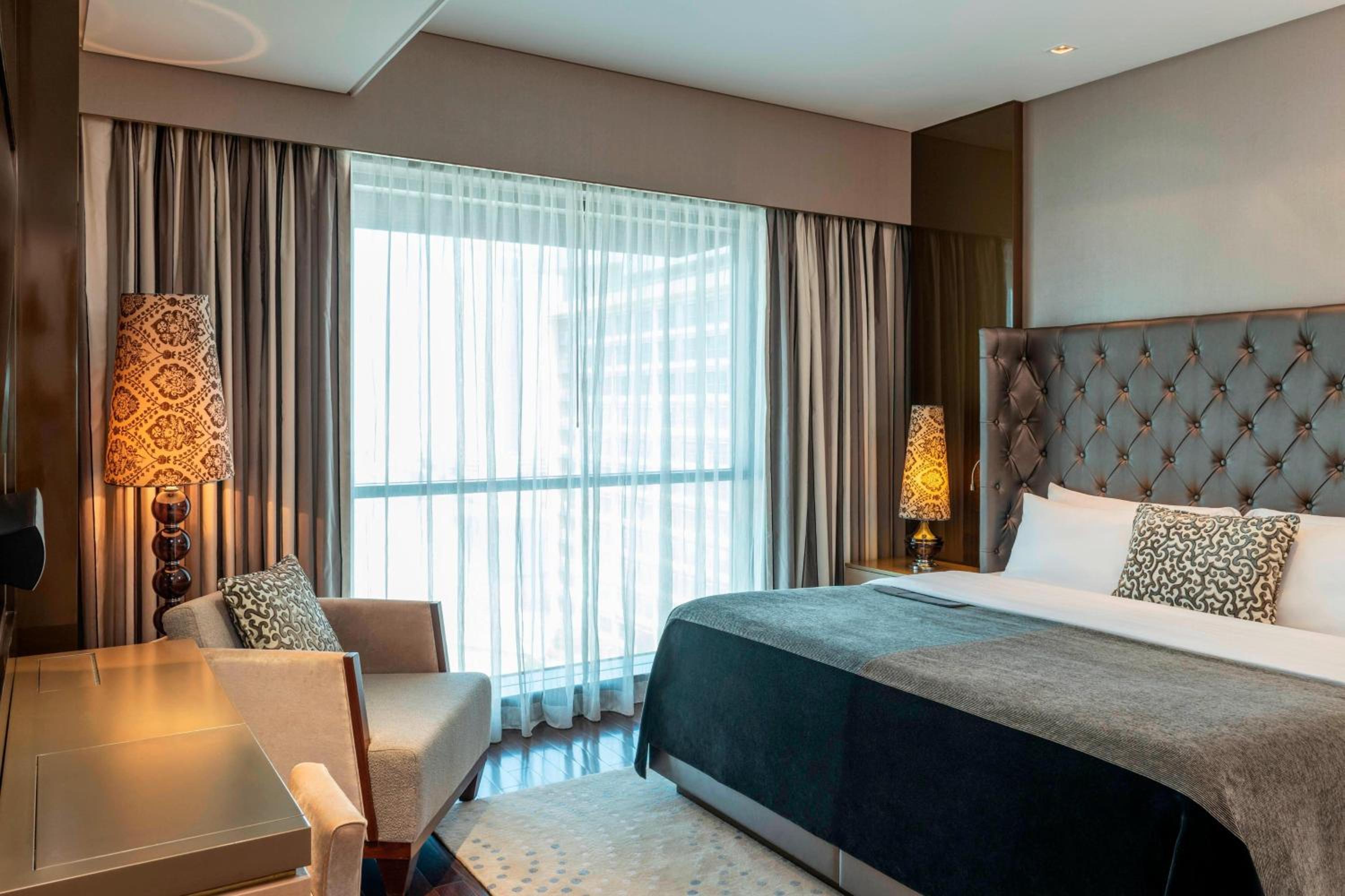 Pearl Suite, Club lounge access, Suite, 1 King - Photo 8