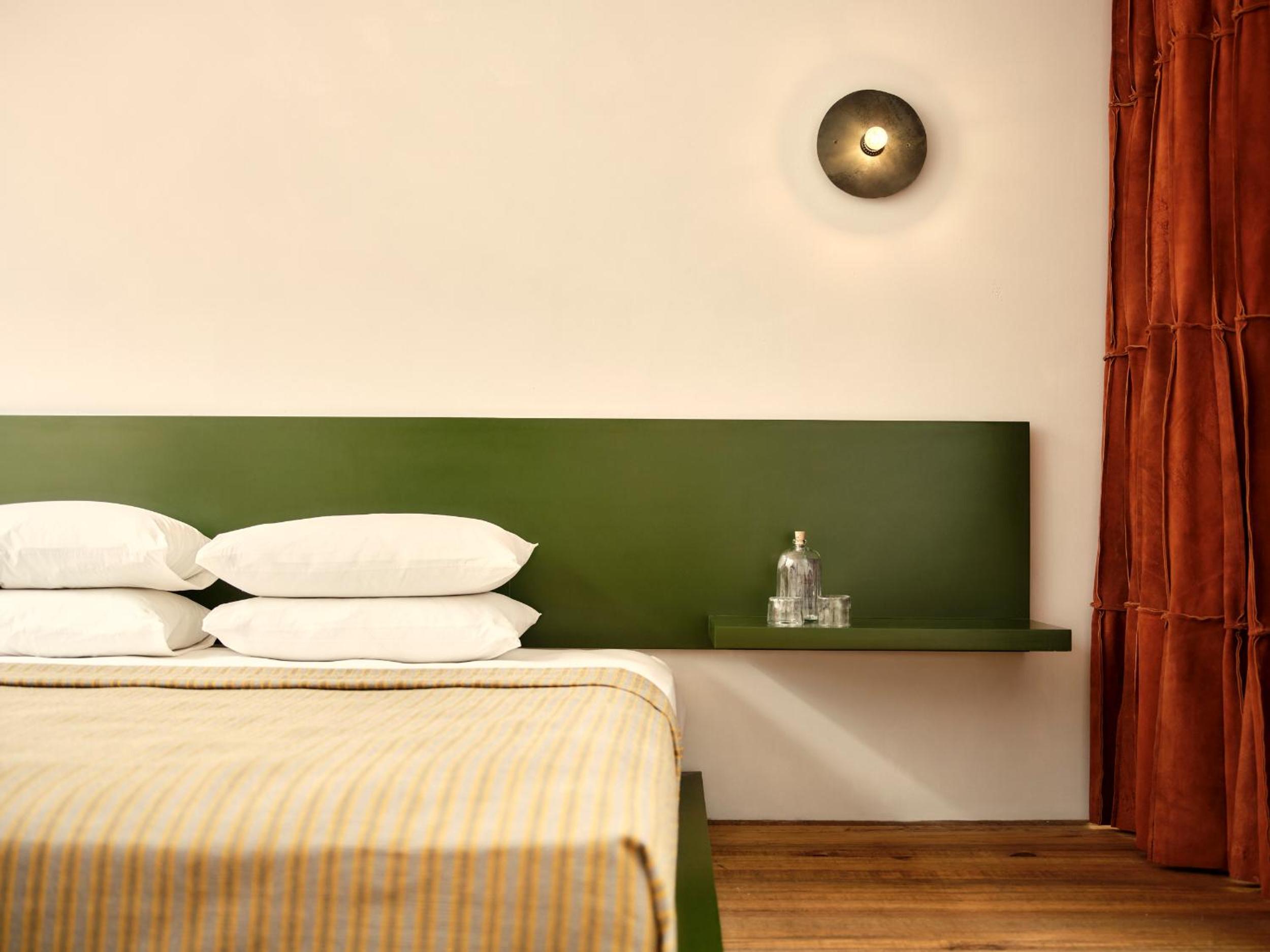 Superior King Room - Photo 4