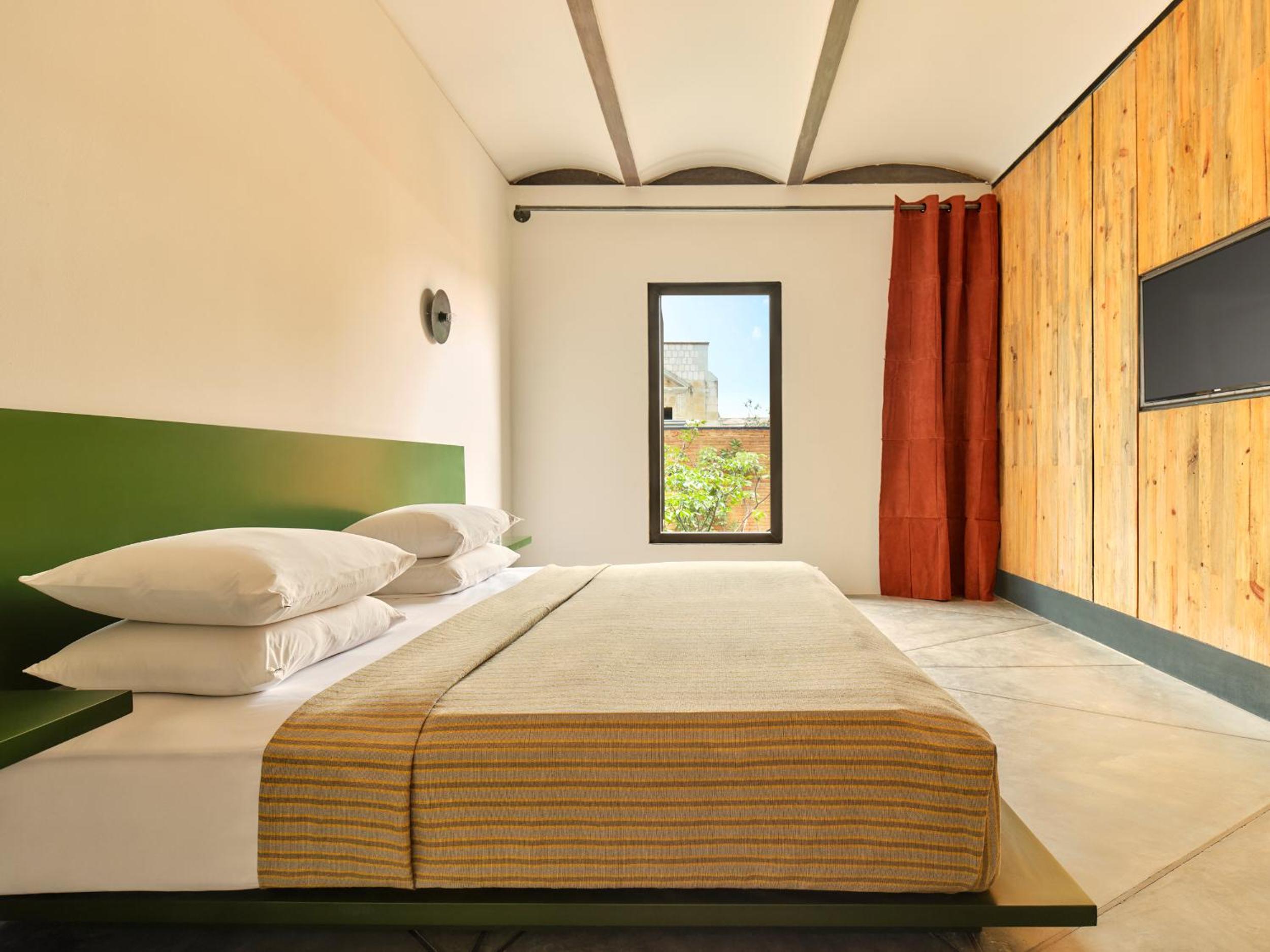 Deluxe King Room - Photo 1