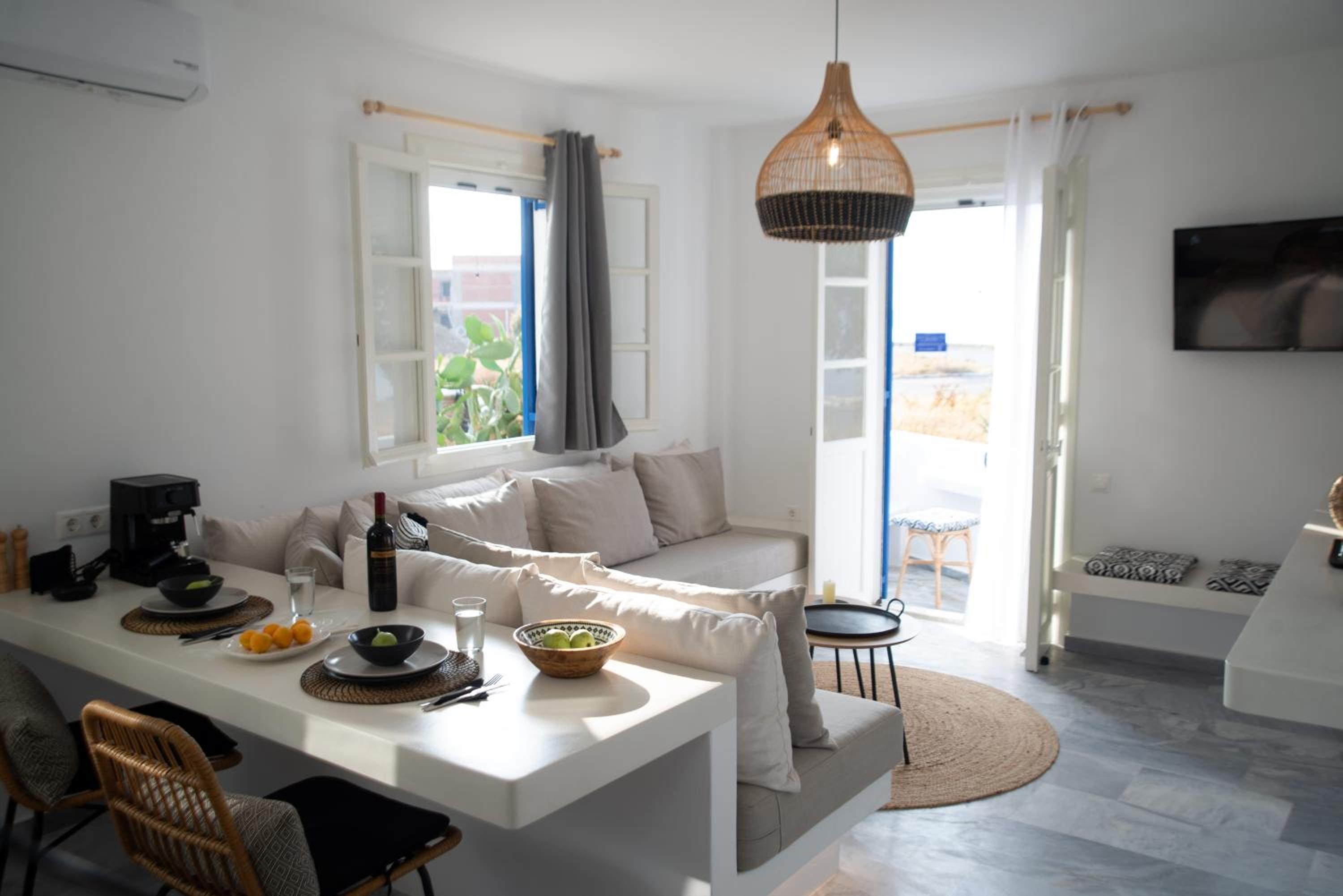 One-Bedroom House photo 1