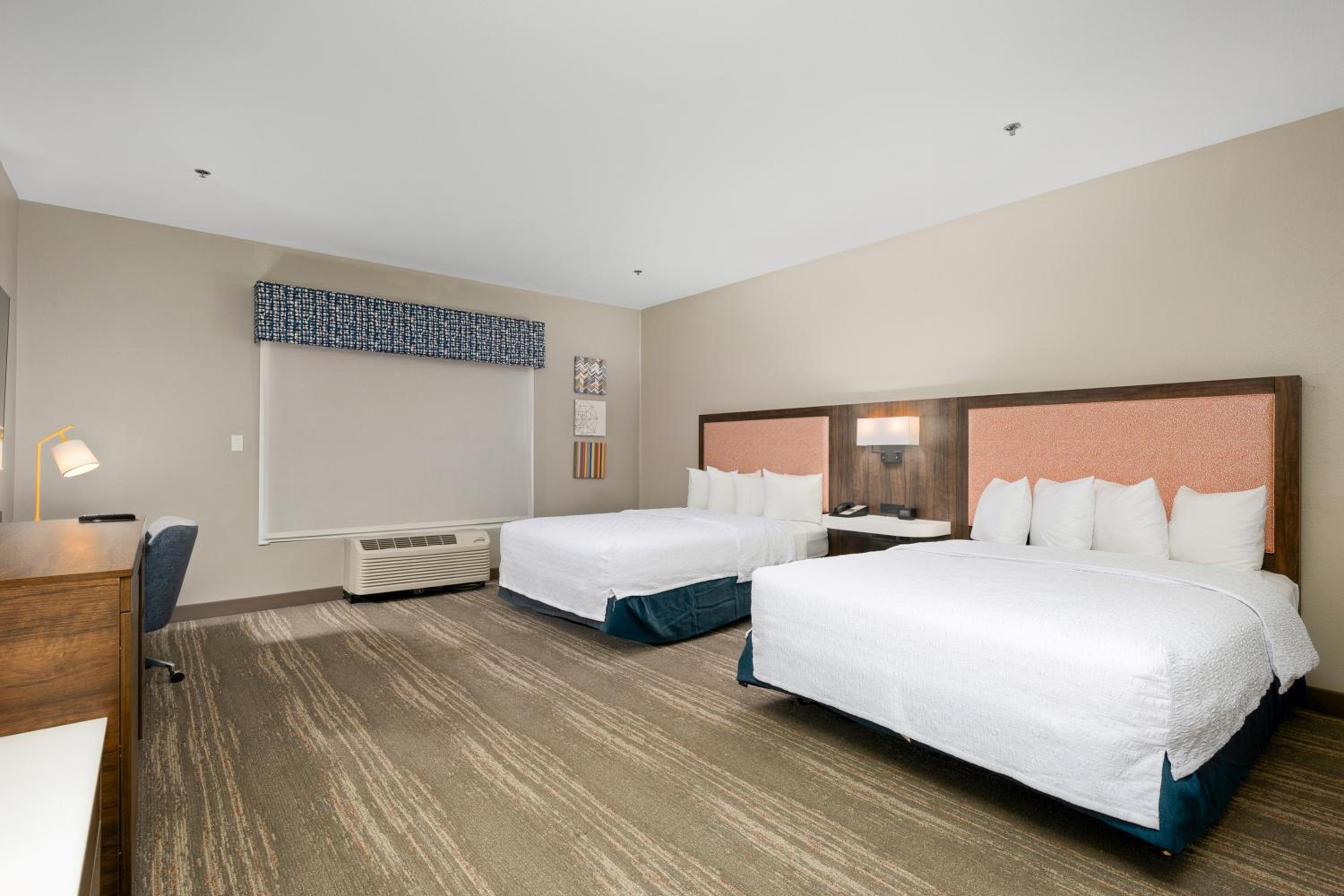 Room with Two Queen Beds - Non-Smoking - Photo 2