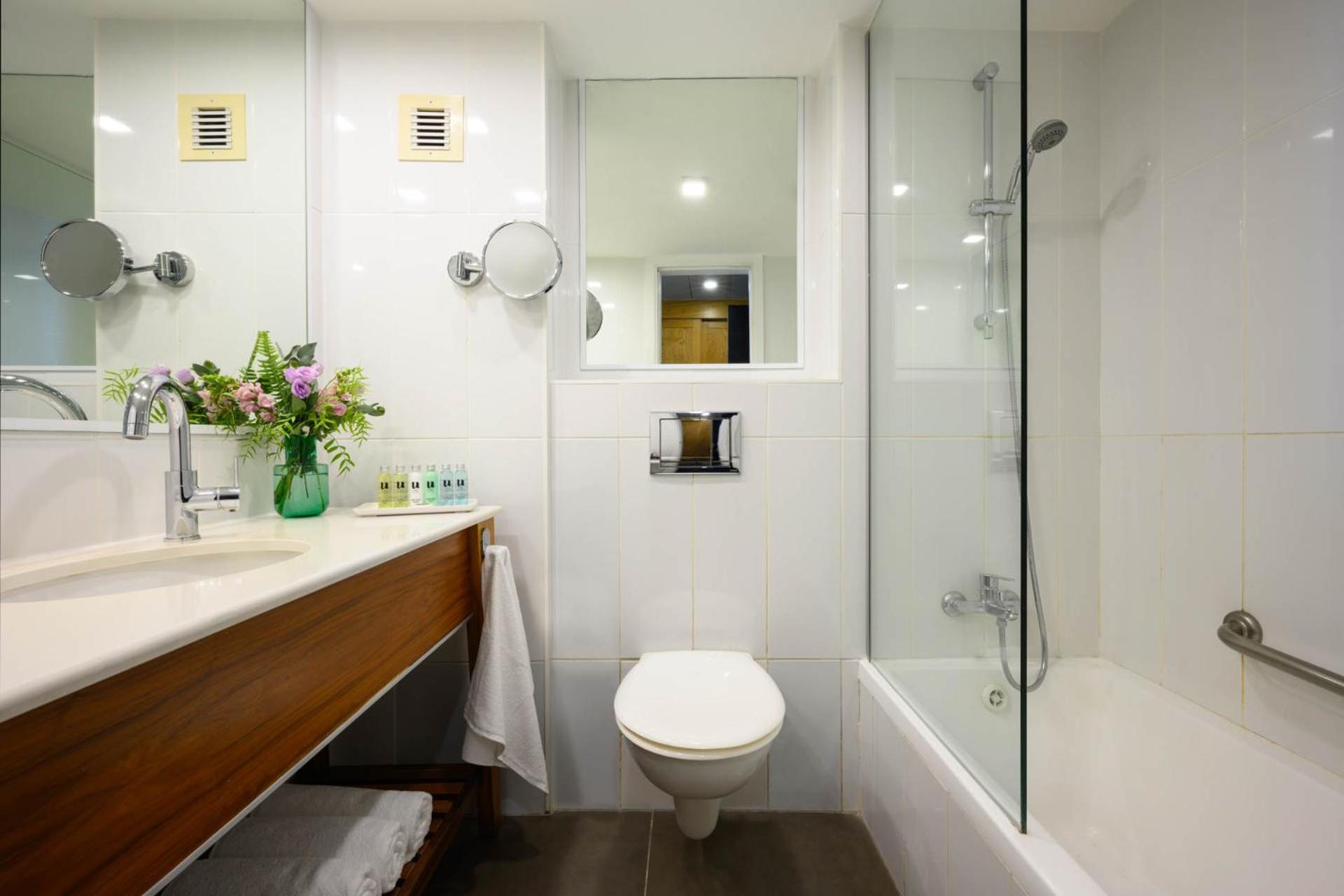 Deluxe Tower Room with Sea View - Photo 4