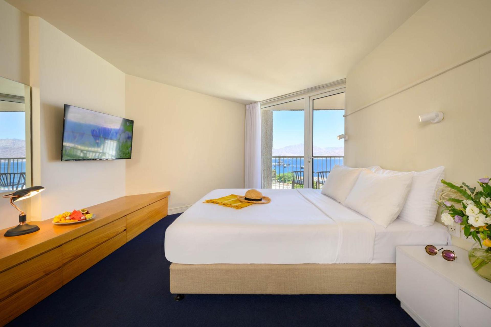 Deluxe Tower Room with Sea View - Photo 2