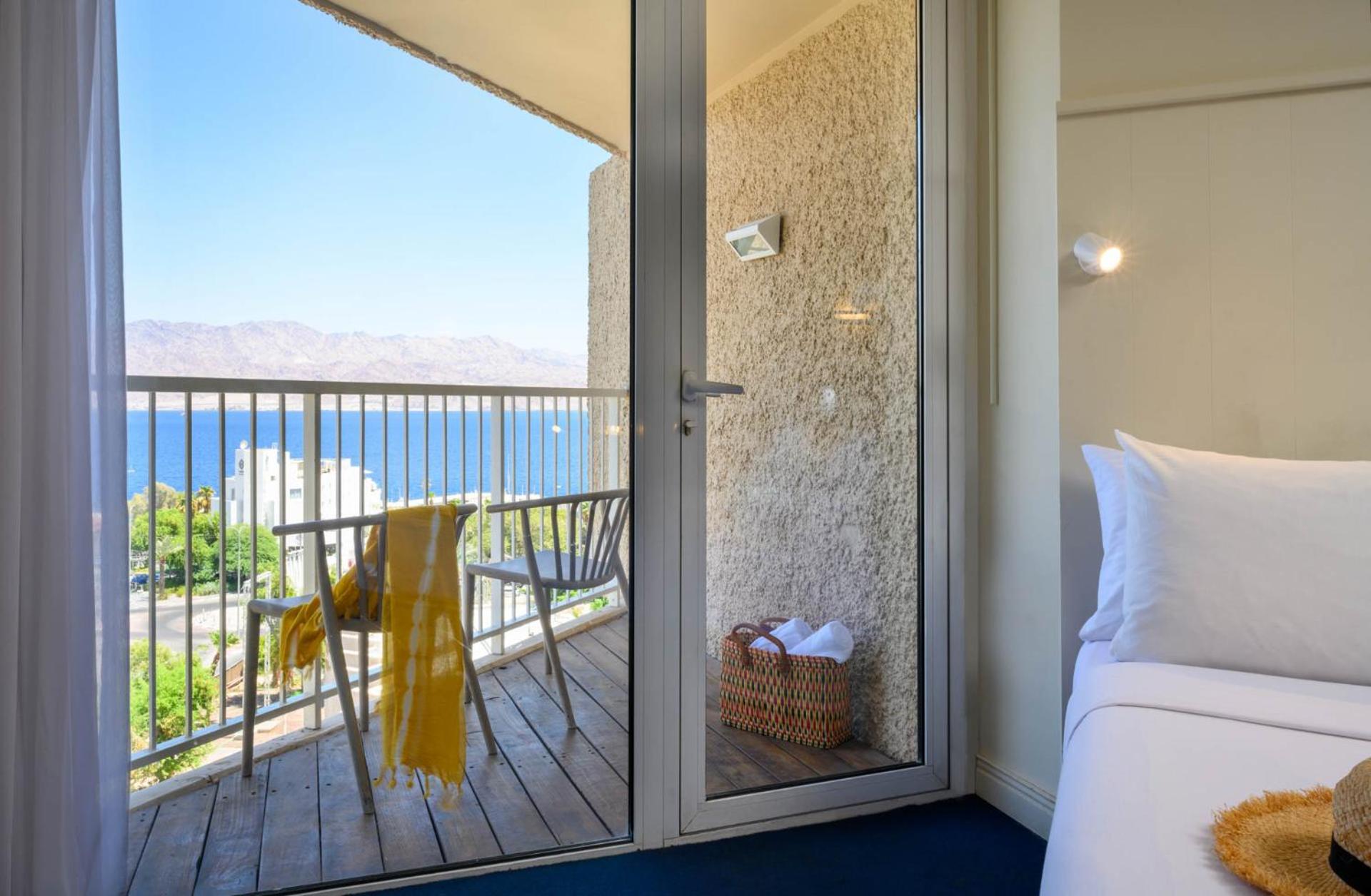 Deluxe Tower Room with Sea View - Photo 3