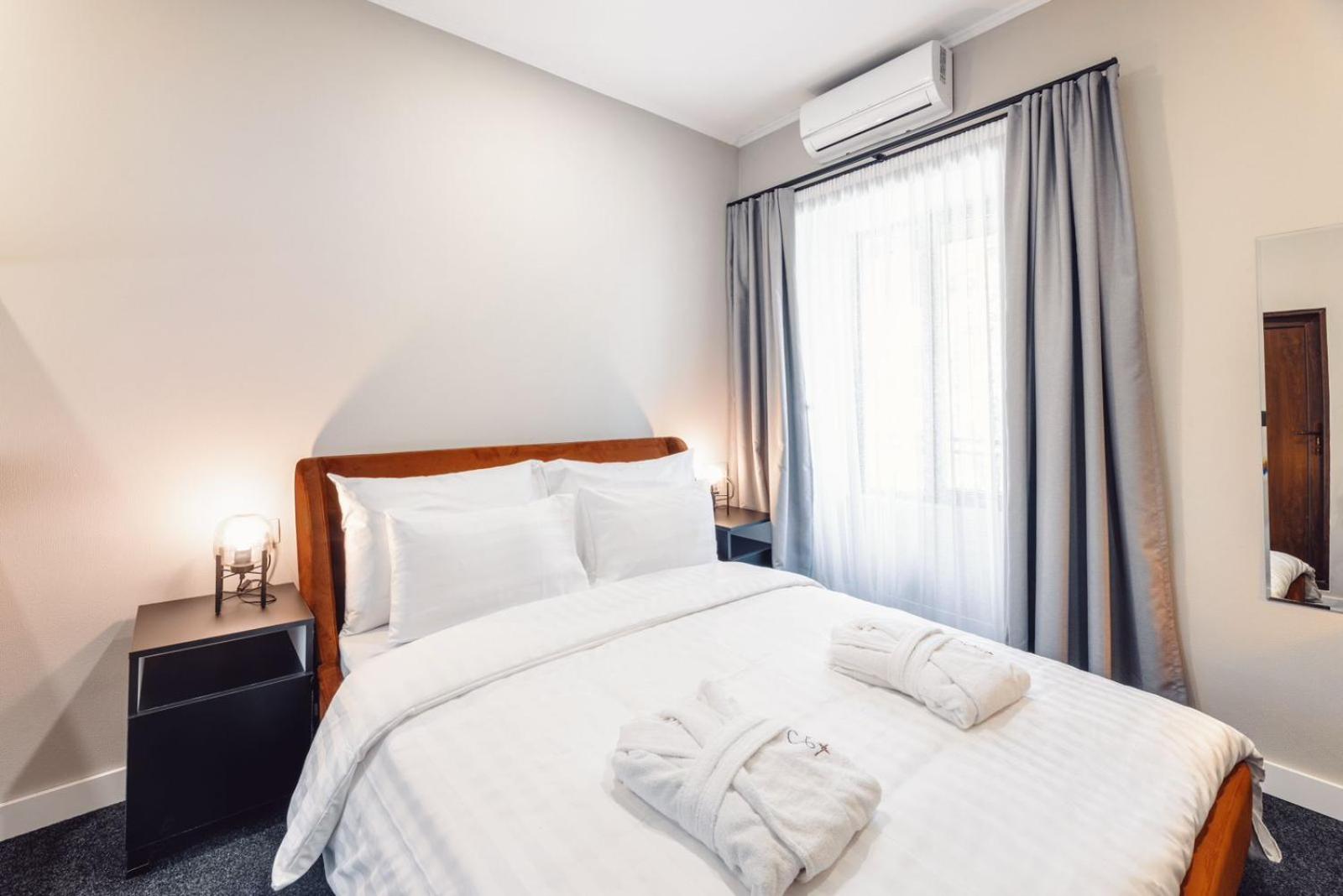 Double Room with Balcony - Photo 10