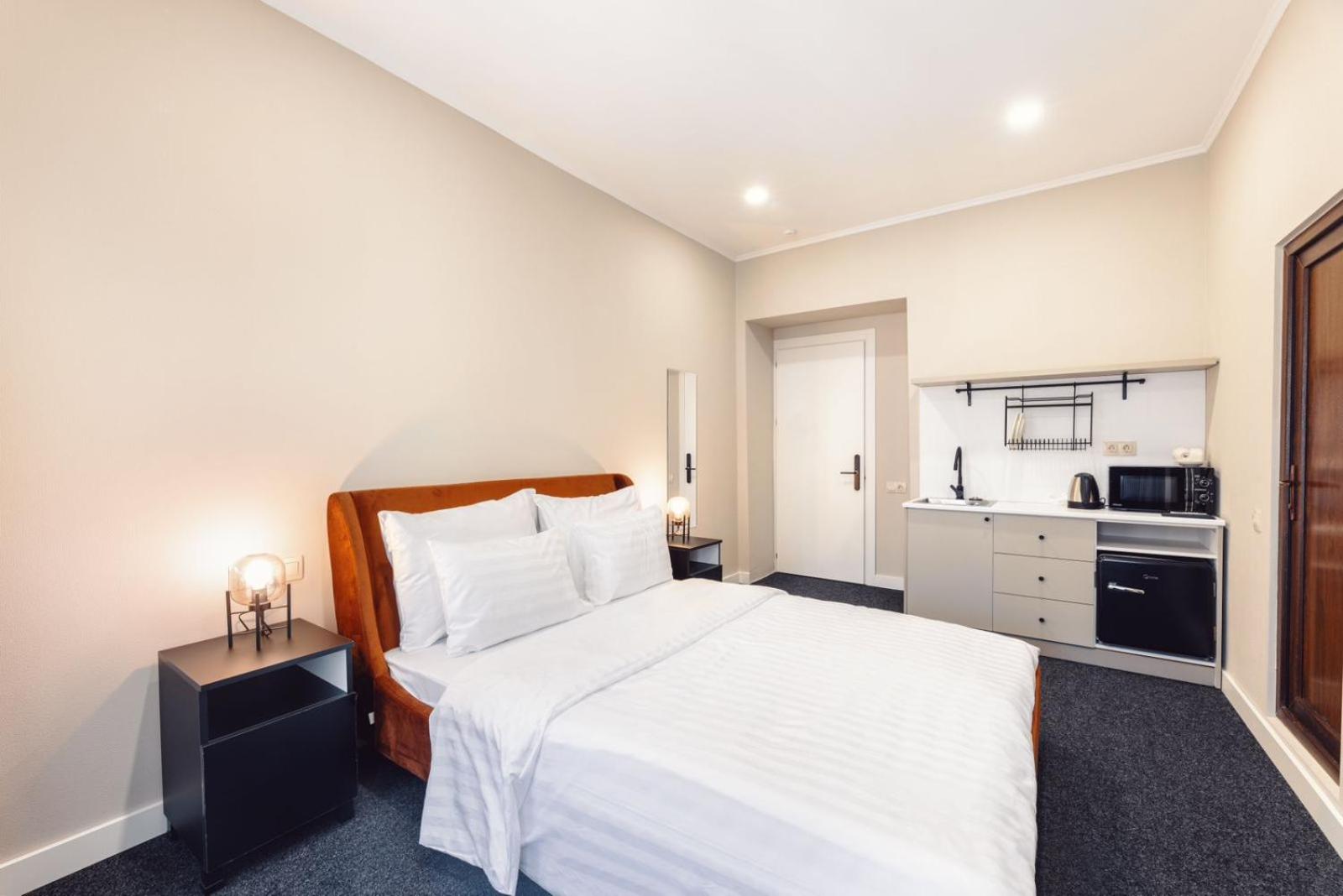 Double Room - Photo 9