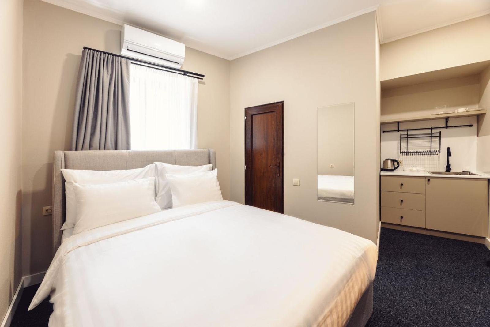 Double Room - Photo 18