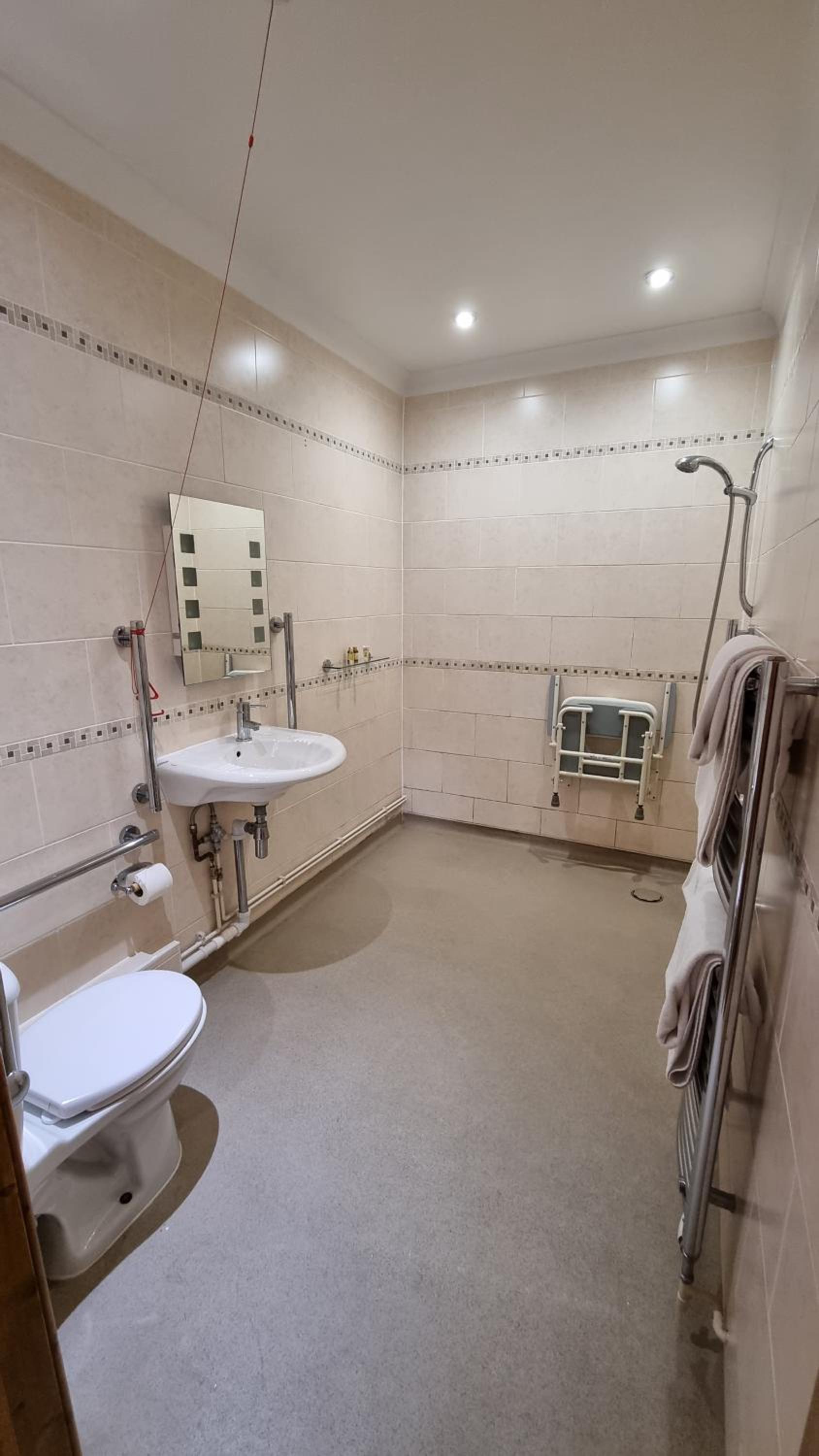 Twin Room - Disability Access photo 3