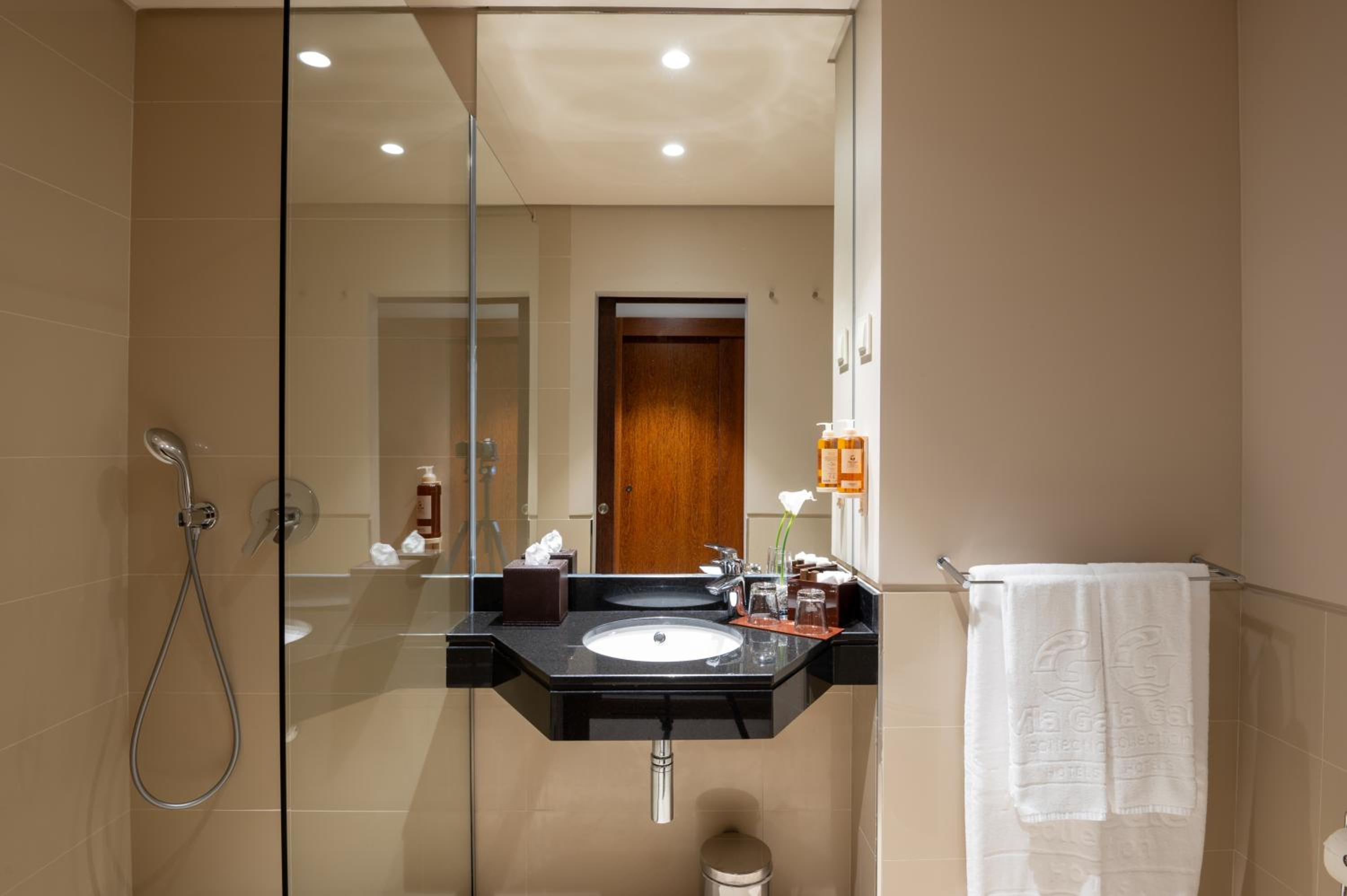 Twin Room - Photo 7