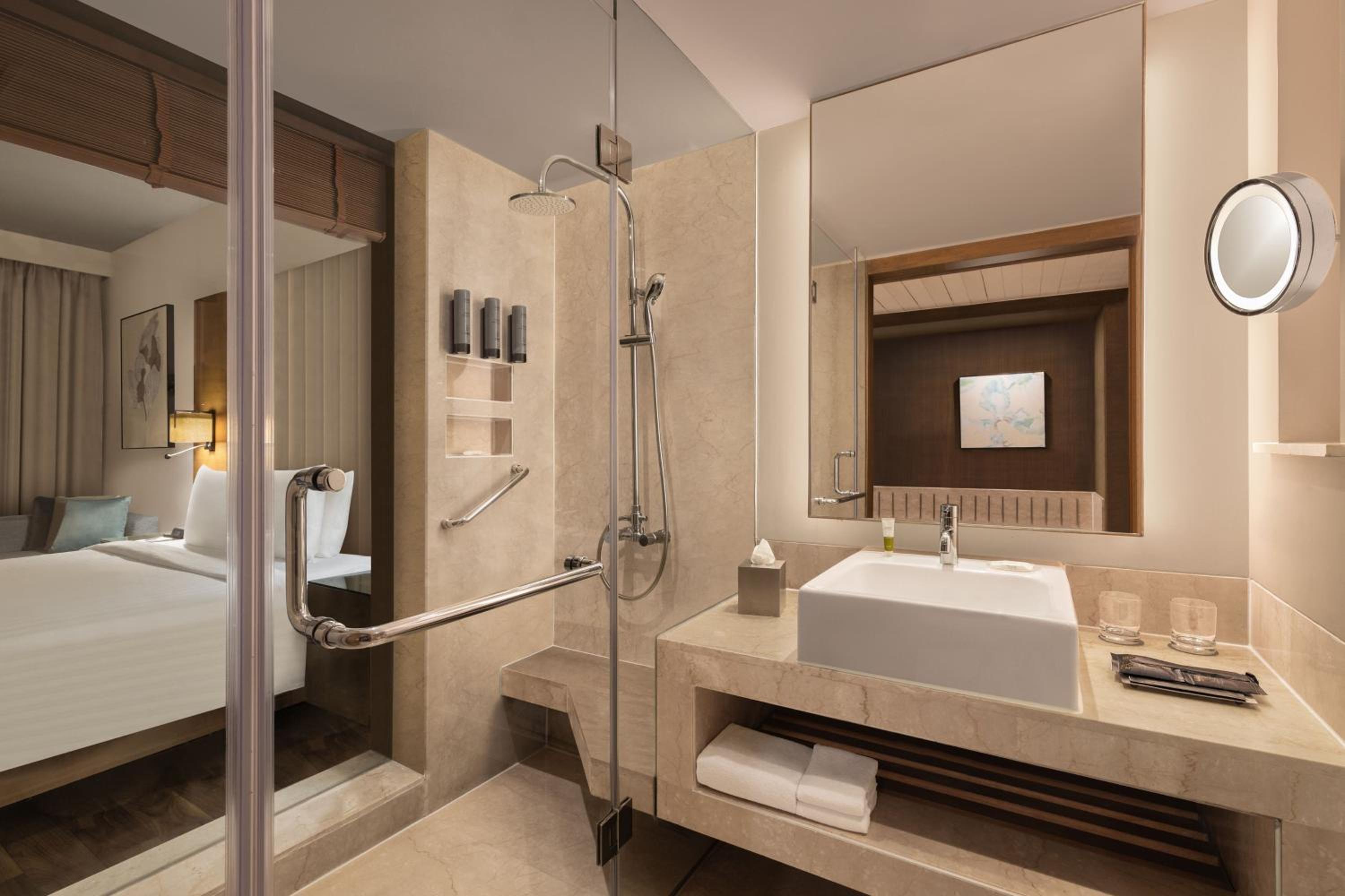 King Guest Room - Photo 2