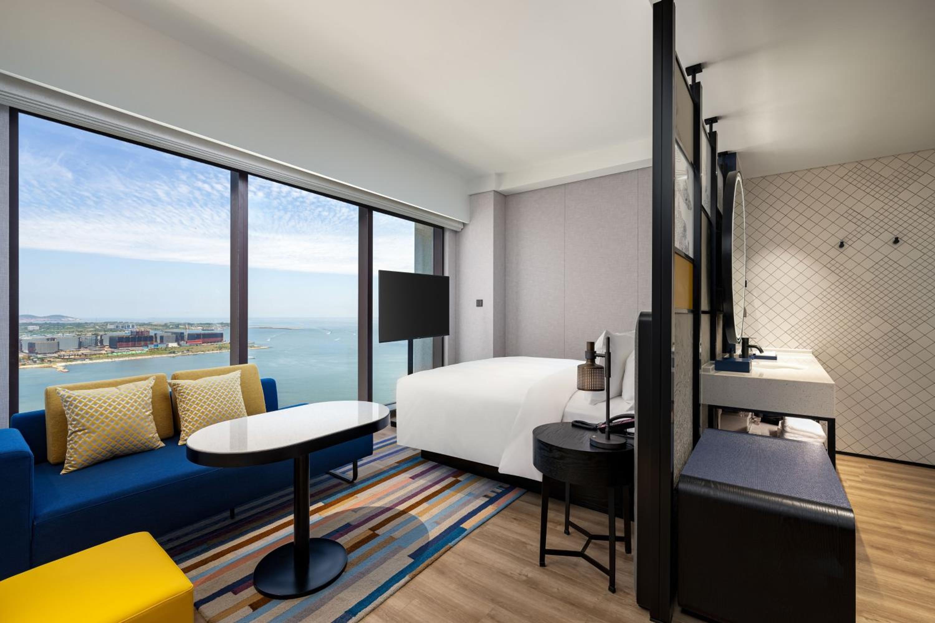Premium King Room with Ocean View photo 3