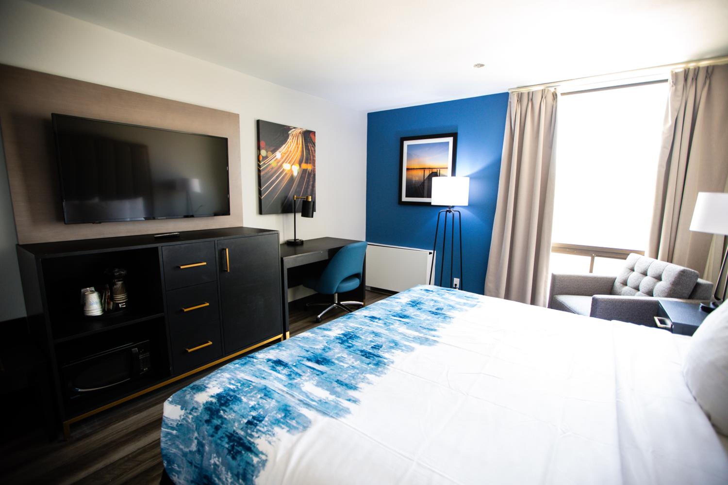 Deluxe King Room - Photo 1