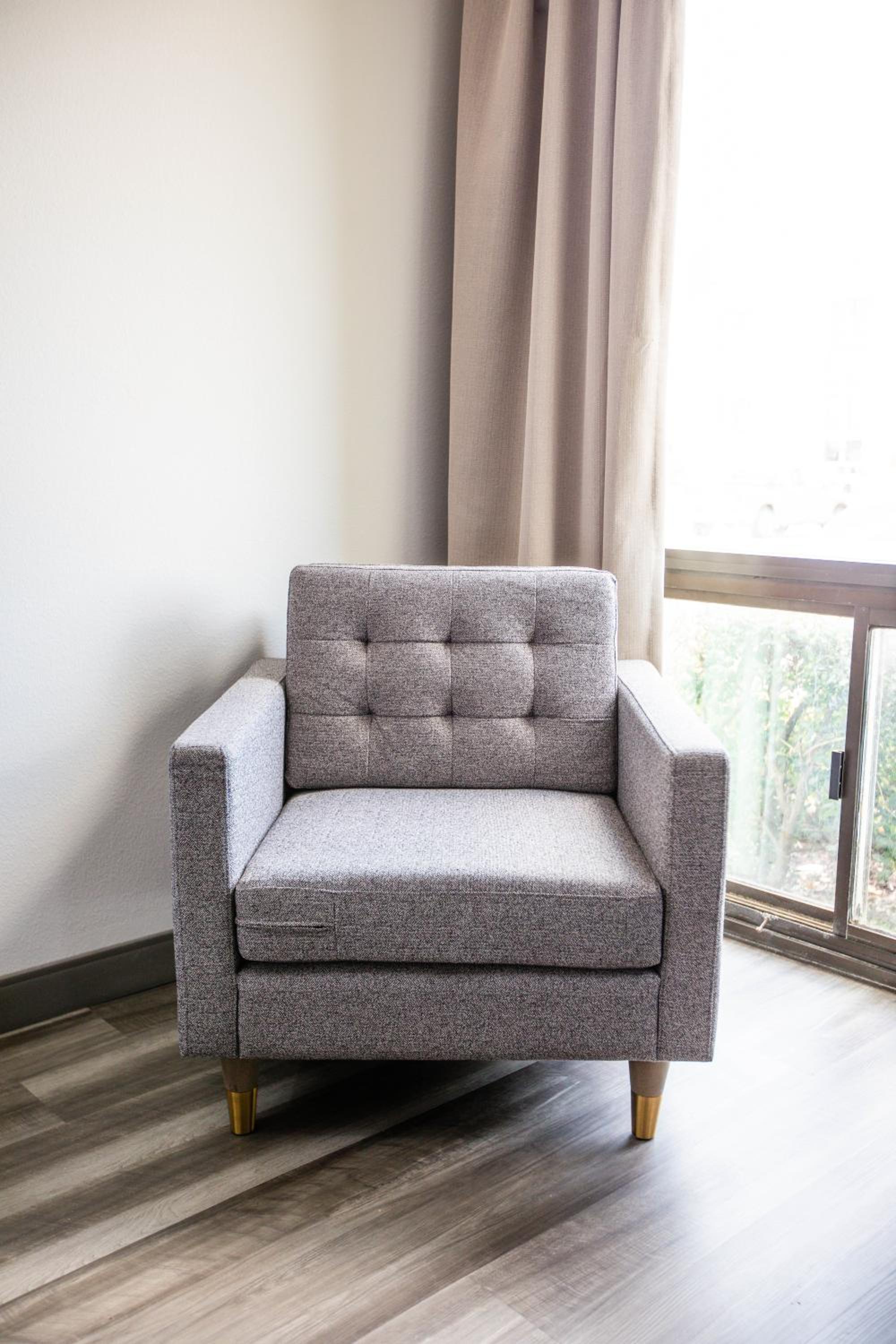 Deluxe King Room - Photo 4