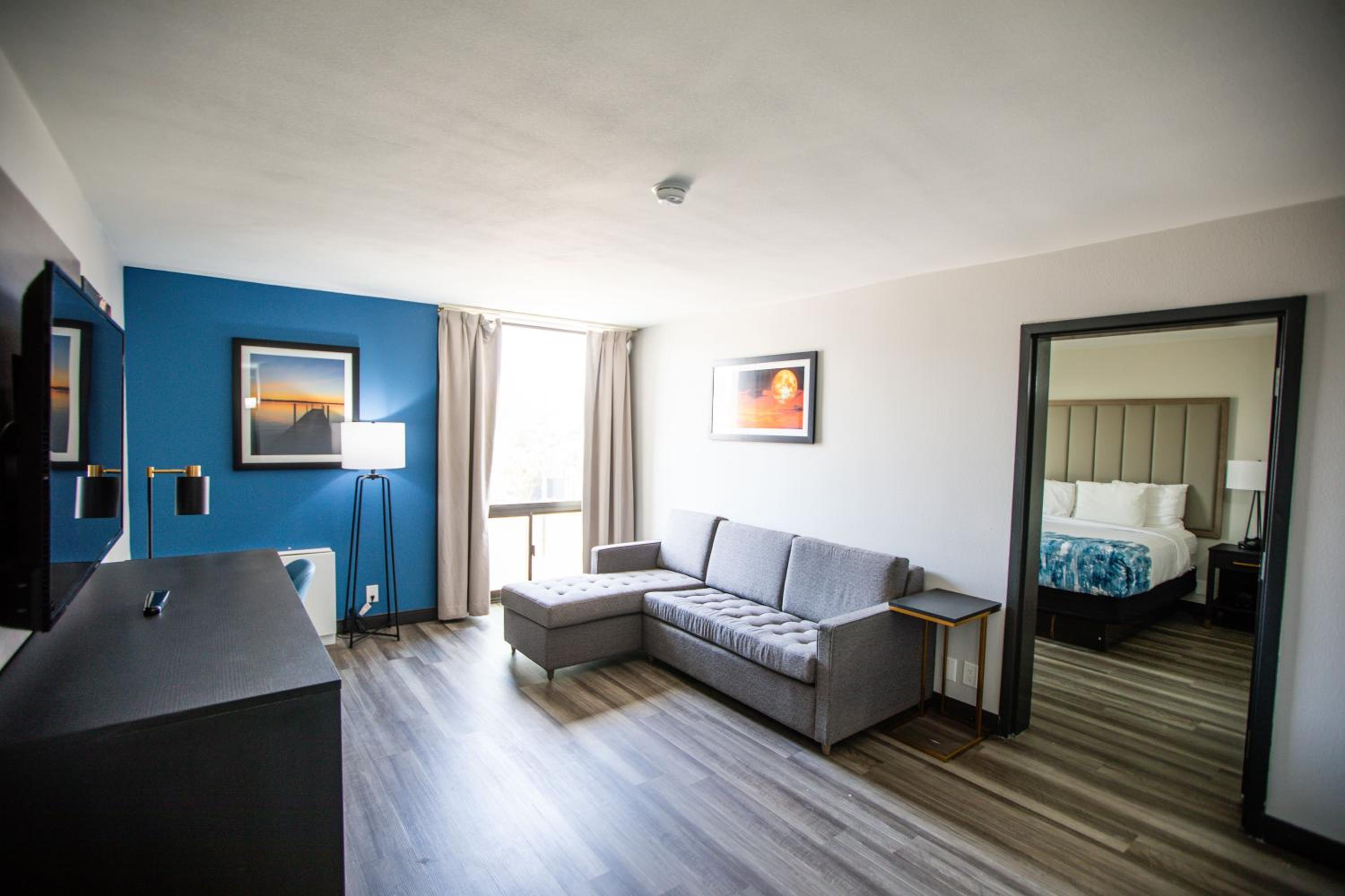 One-Bedroom King Suite - Non-Smoking - Photo 3