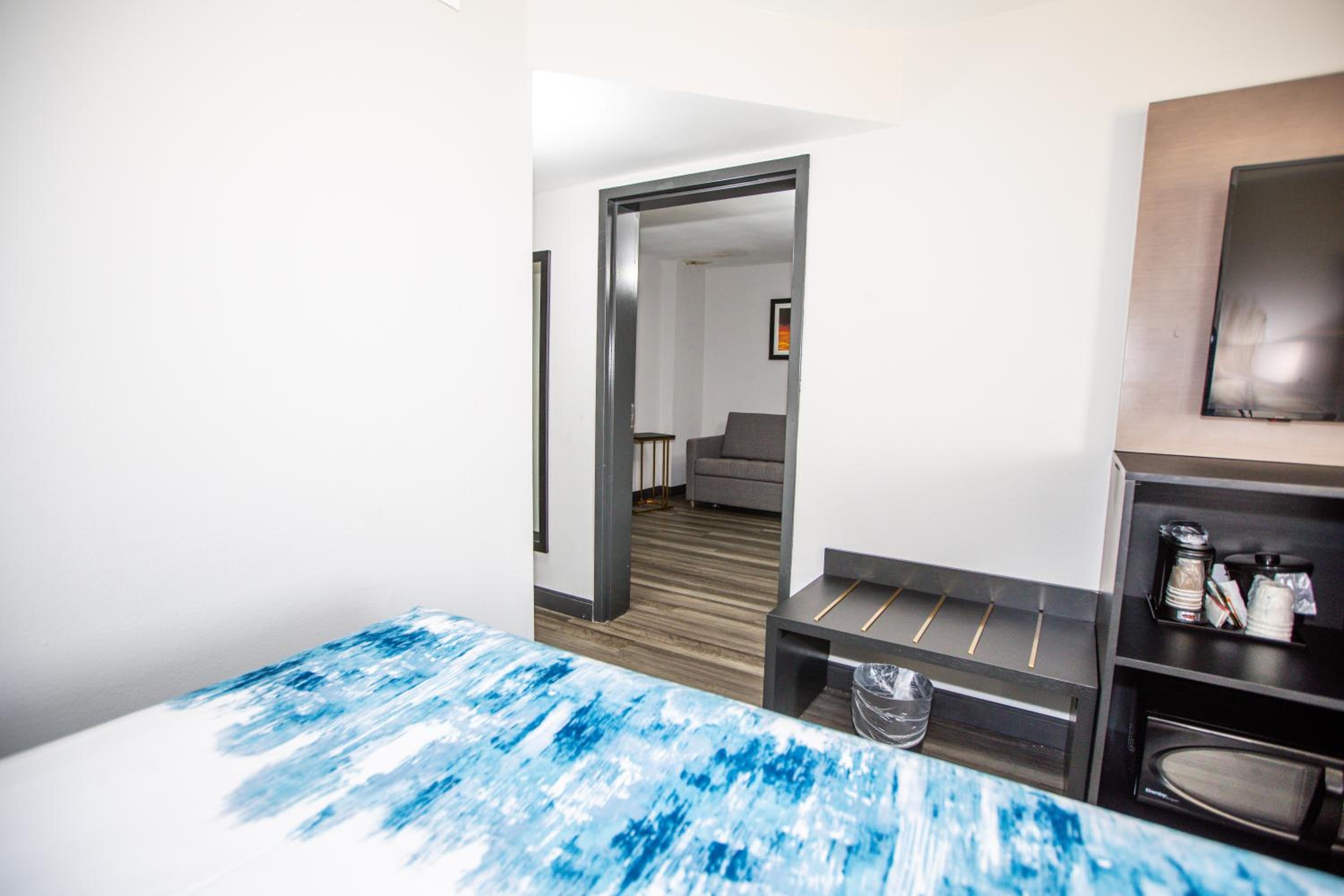 One-Bedroom King Suite - Non-Smoking - Photo 4