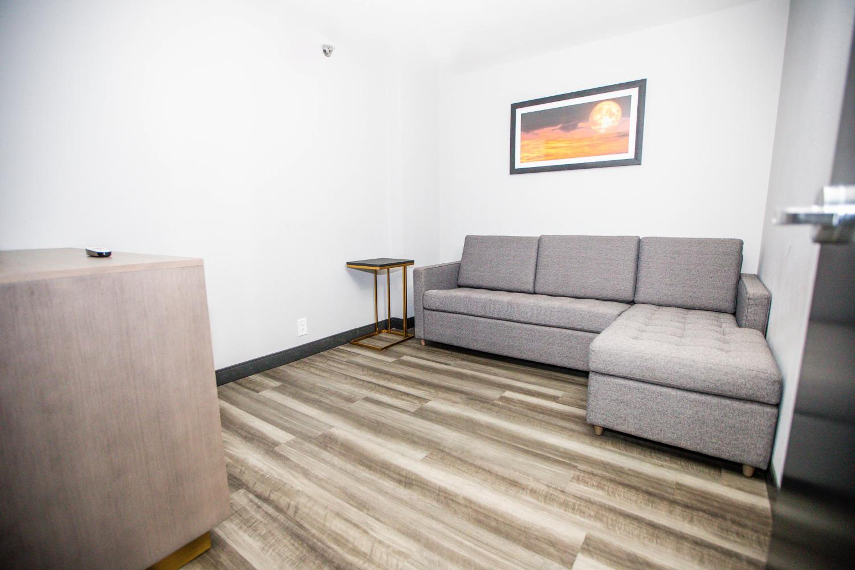 One-Bedroom King Suite - Non-Smoking - Photo 1