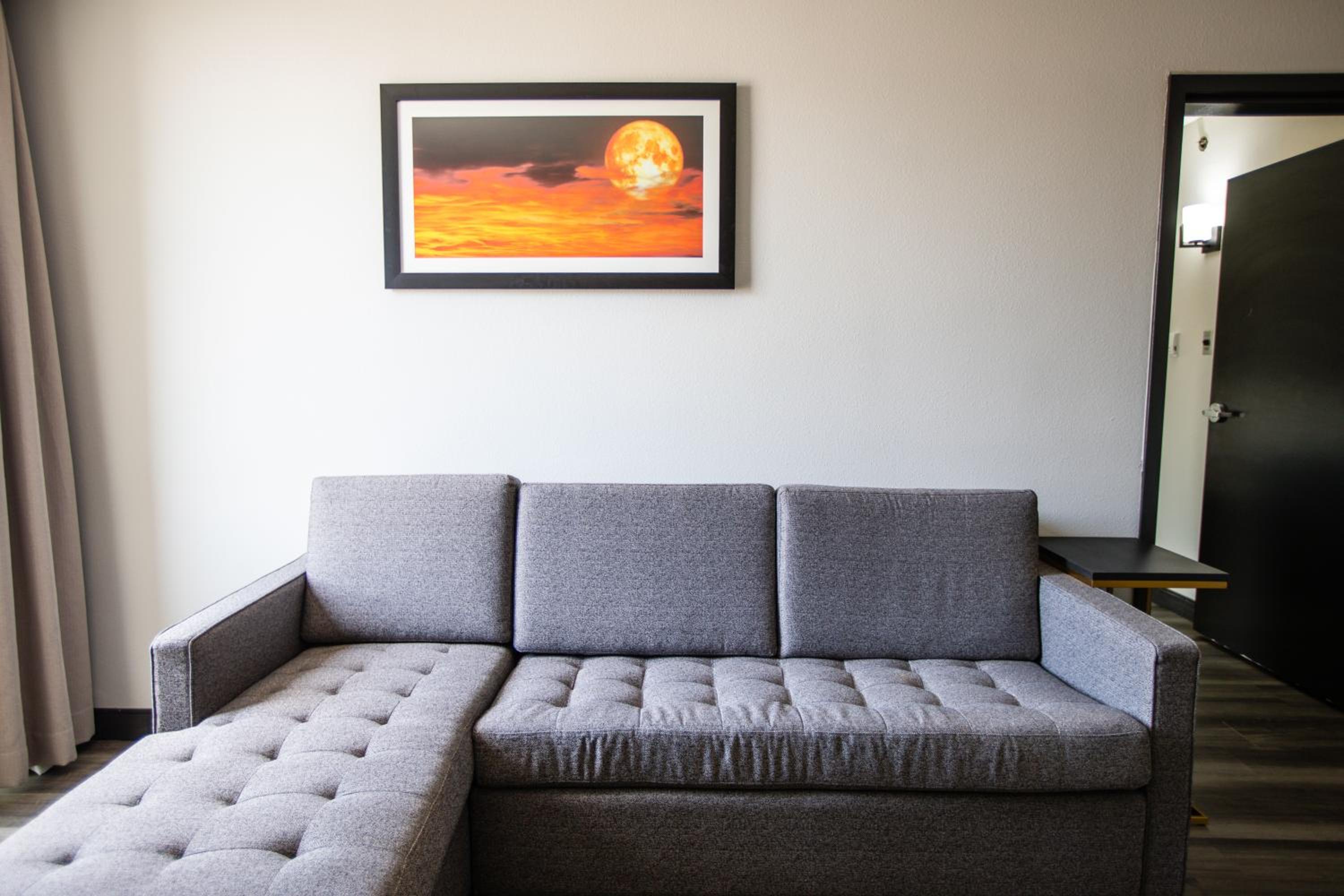 One-Bedroom King Suite - Non-Smoking - Photo 6