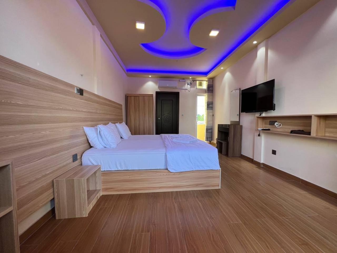 Deluxe Double or Twin Room with Balcony - Photo 3