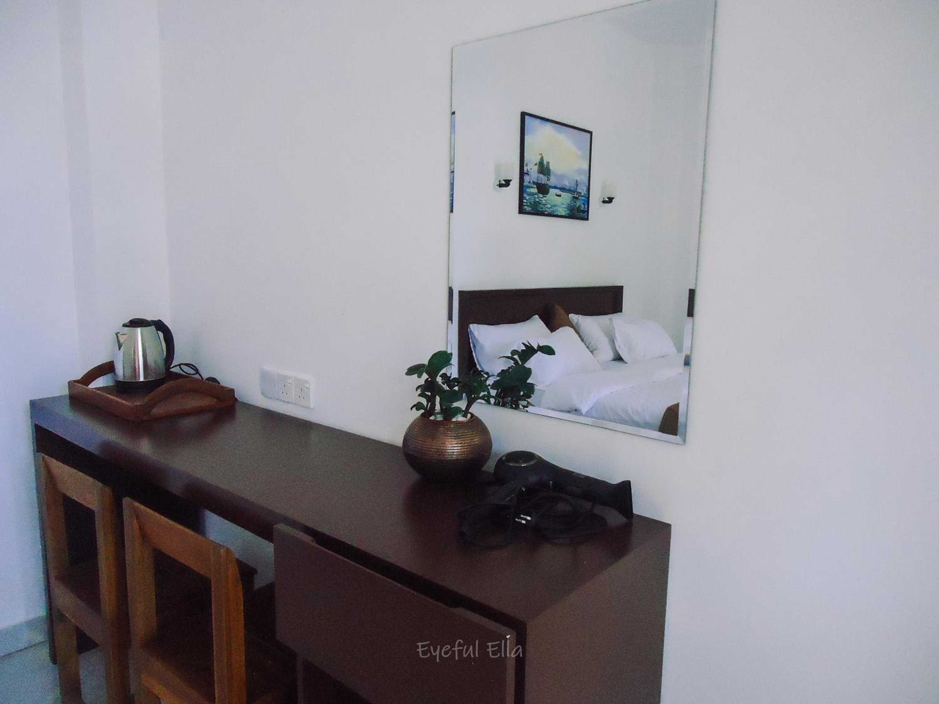 Deluxe Double Room - Photo 11