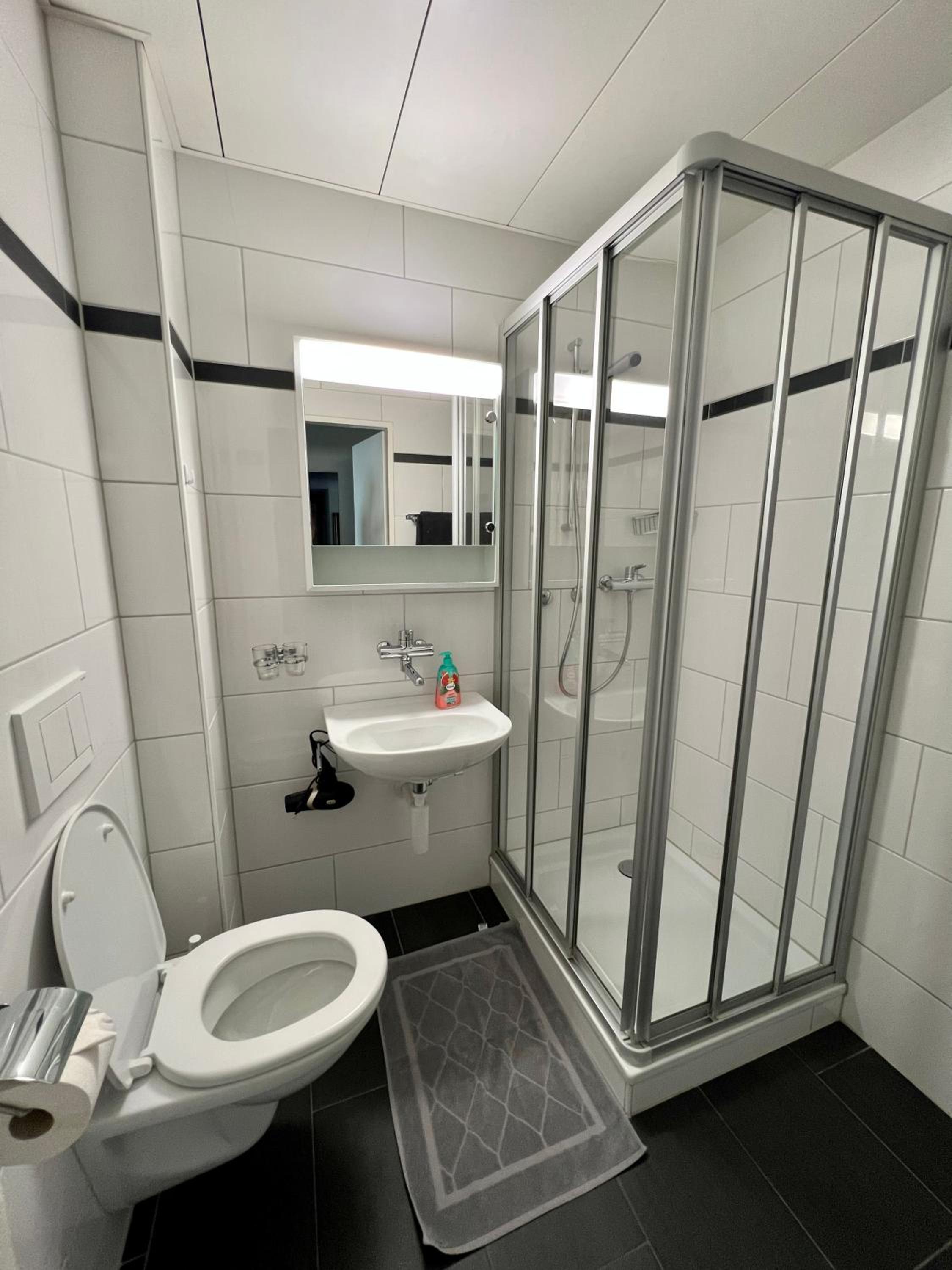 Standard Twin Room - Photo 6