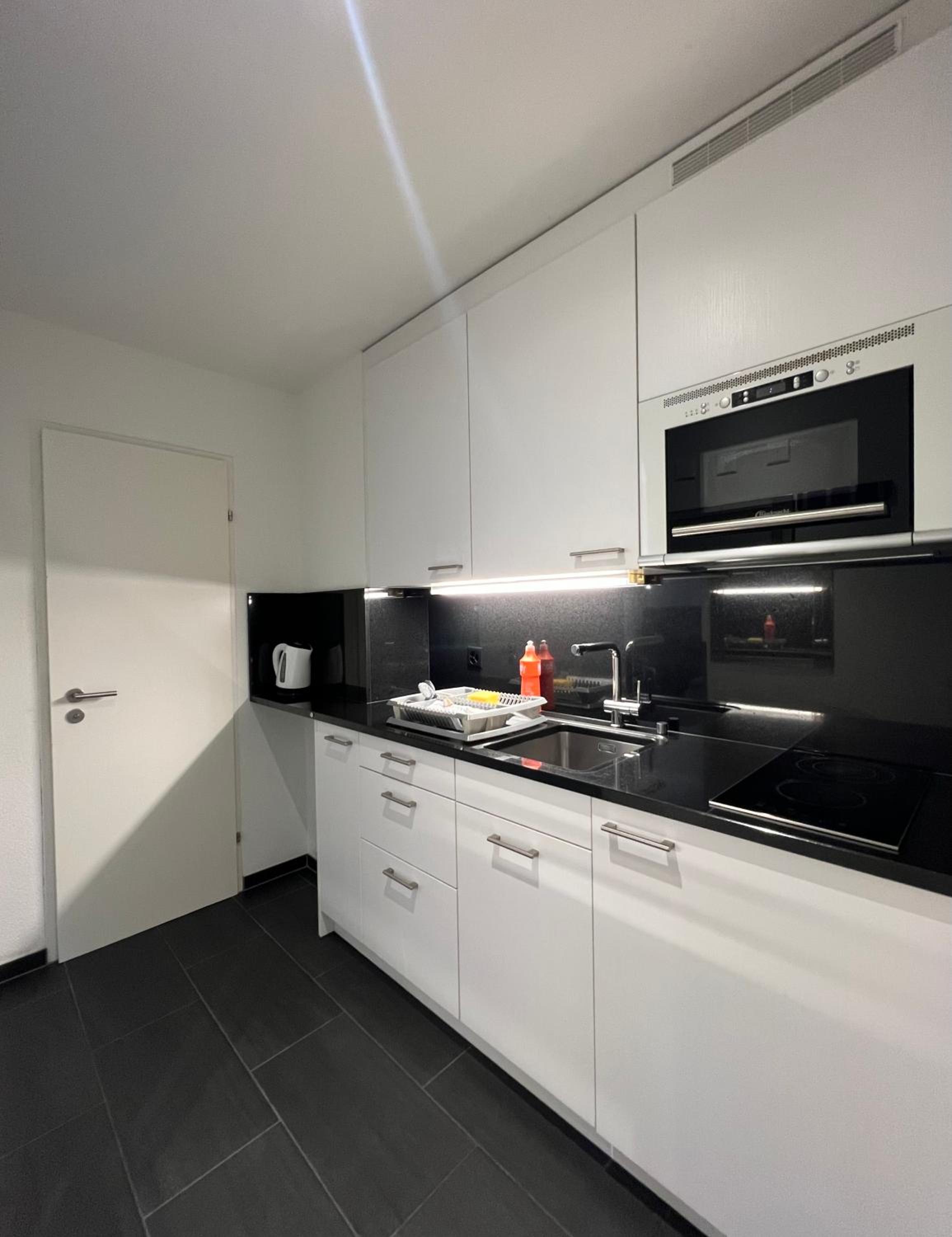 Standard Twin Room - Photo 7