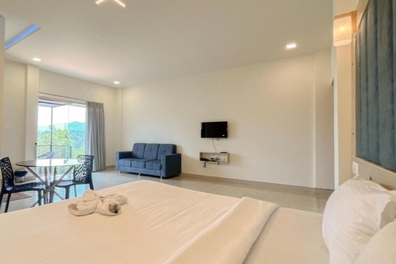 Deluxe King Room photo 1
