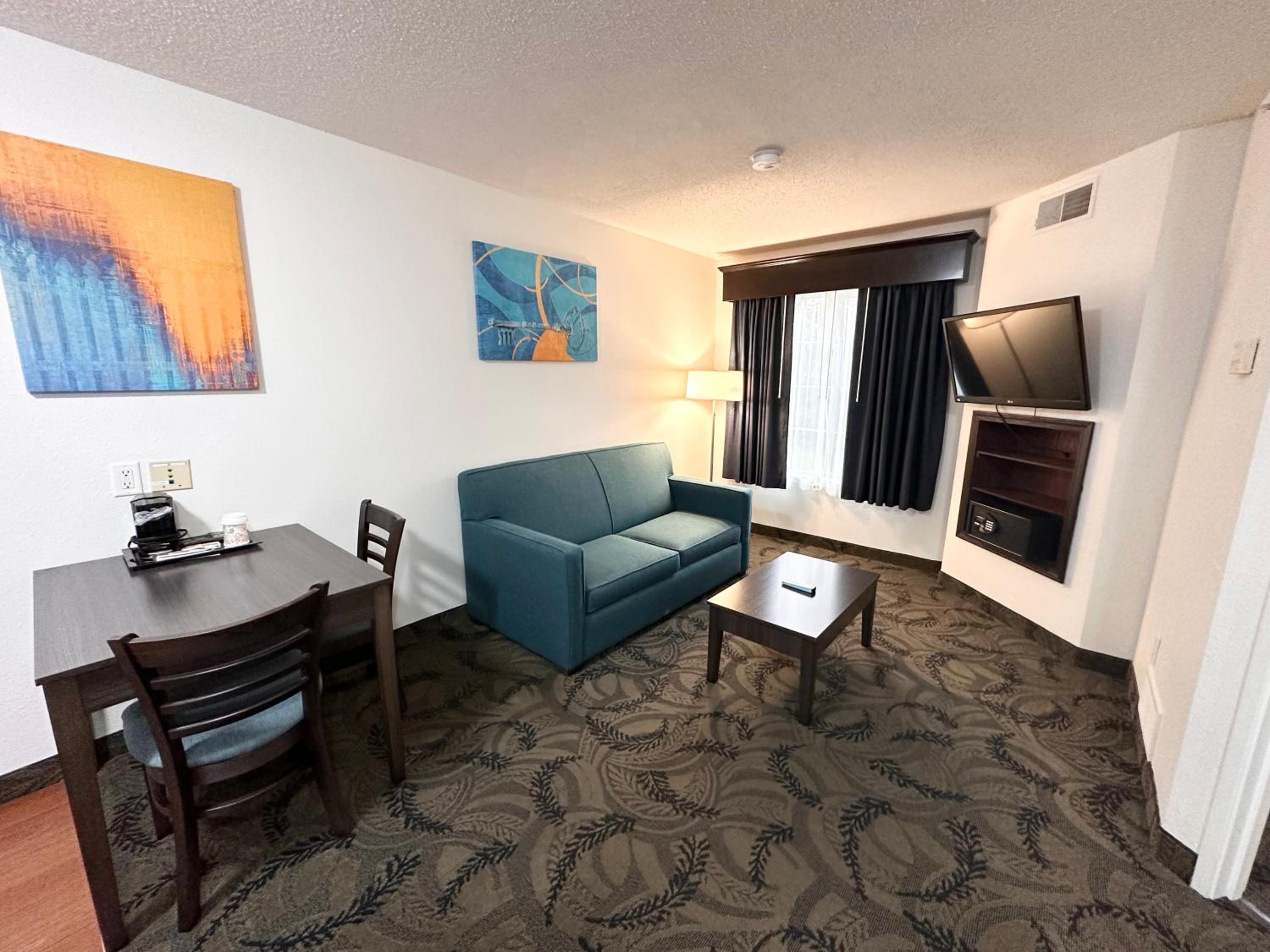 Efficiency Queen Suite -Non Smoking - Photo 11