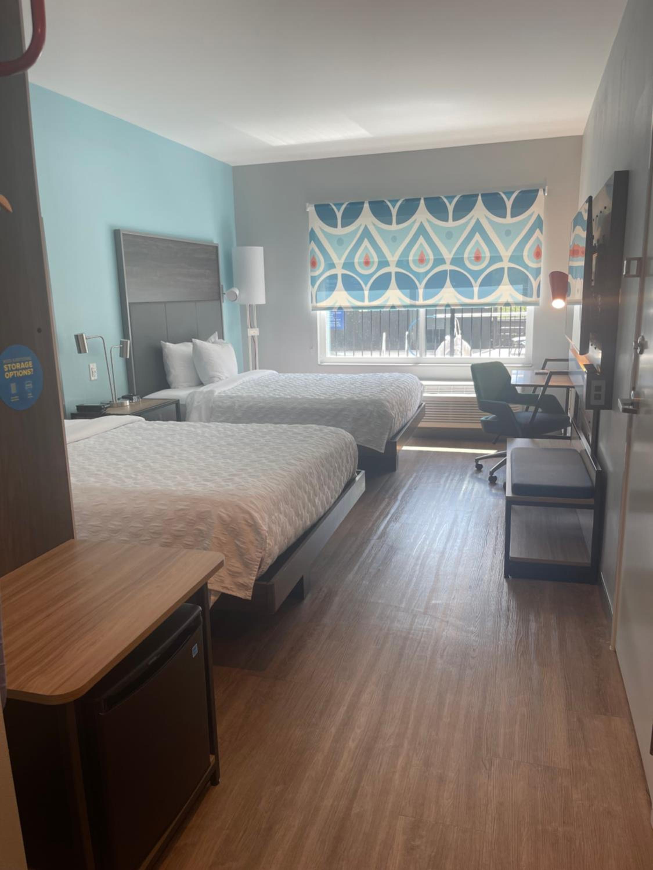 Queen Room with Two Queen Beds - Photo 8