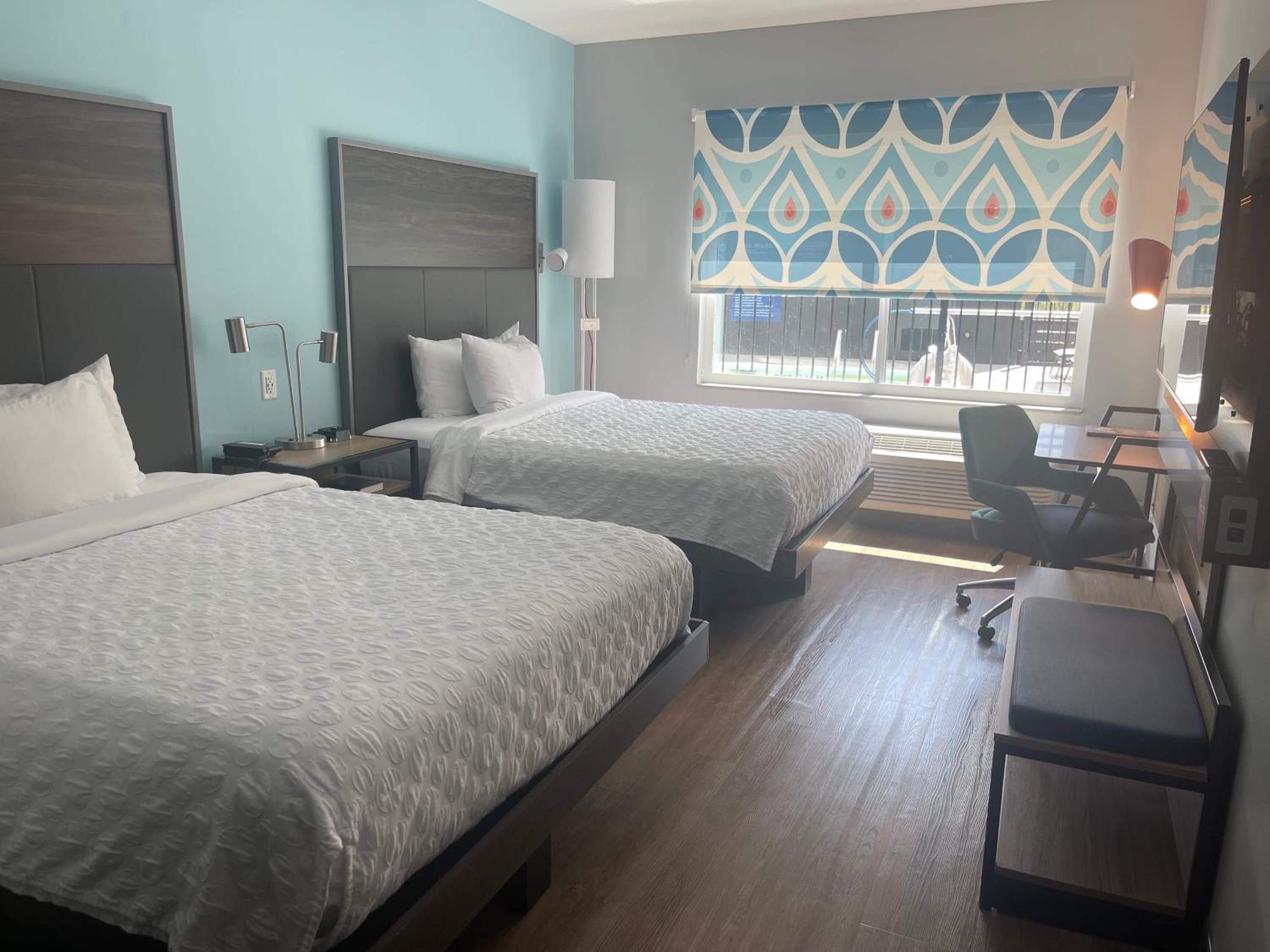 Queen Room with Two Queen Beds - Photo 7