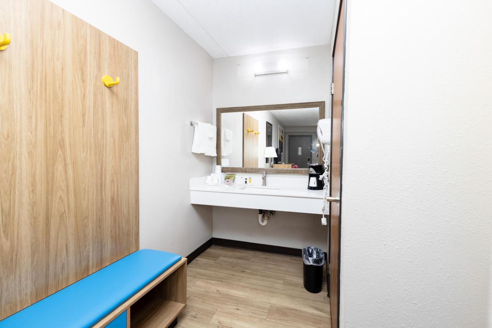 King Room - Mobility Access/Non-Smoking - Photo 2