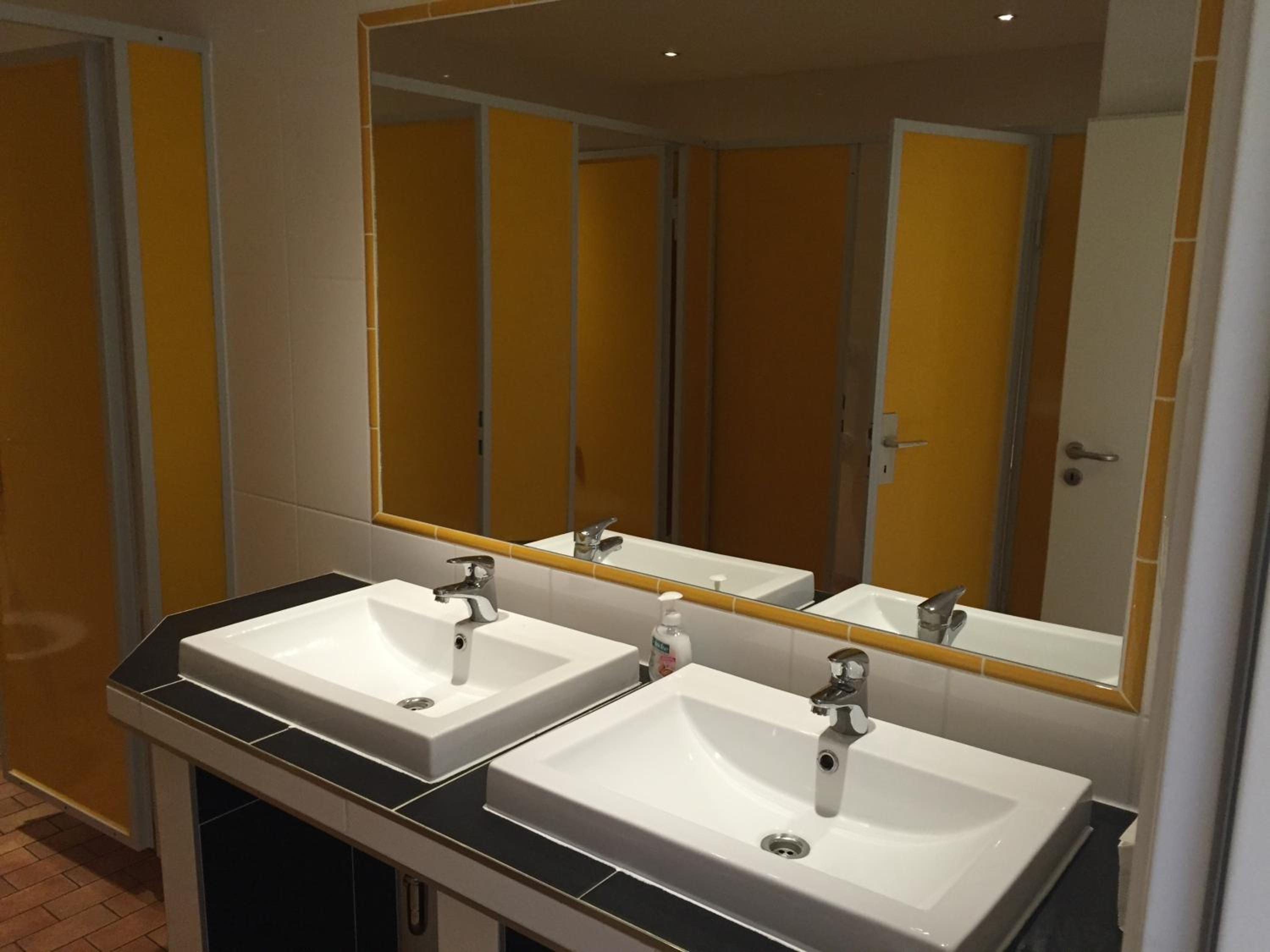 Twin Room with Shared Toilet photo 3