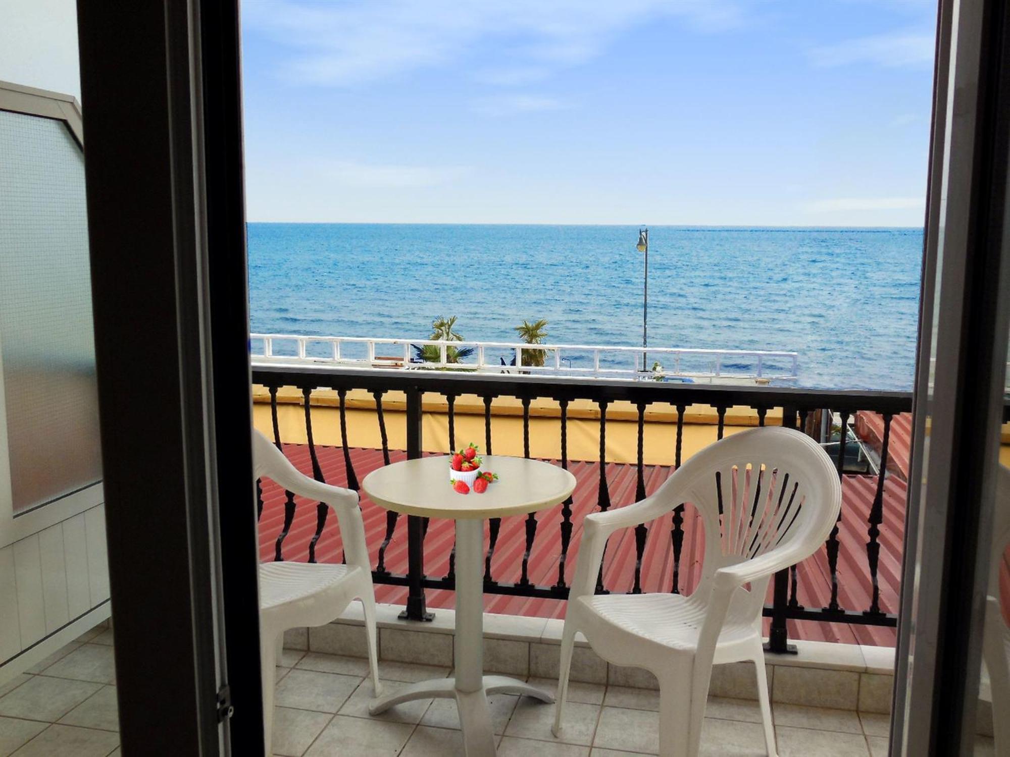 Twin Room with Sea View photo 1